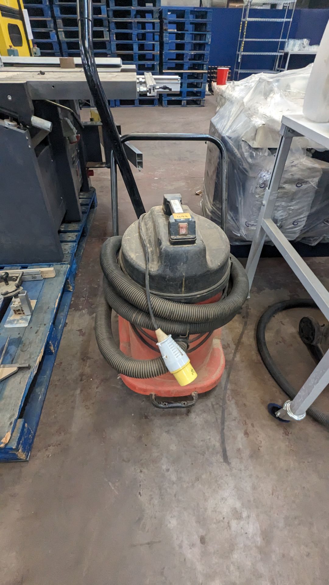 110V large industrial vacuum cleaner - Image 2 of 6