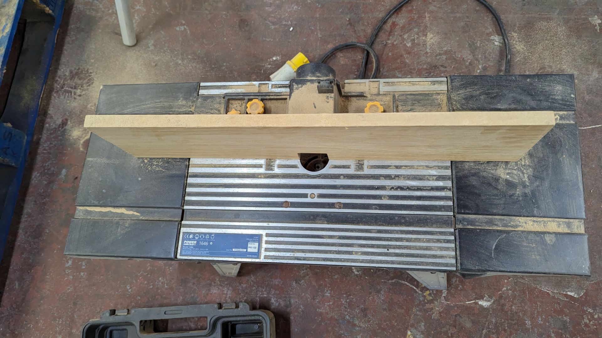 Trend 110V router including router table to which it is mounted - Image 2 of 8