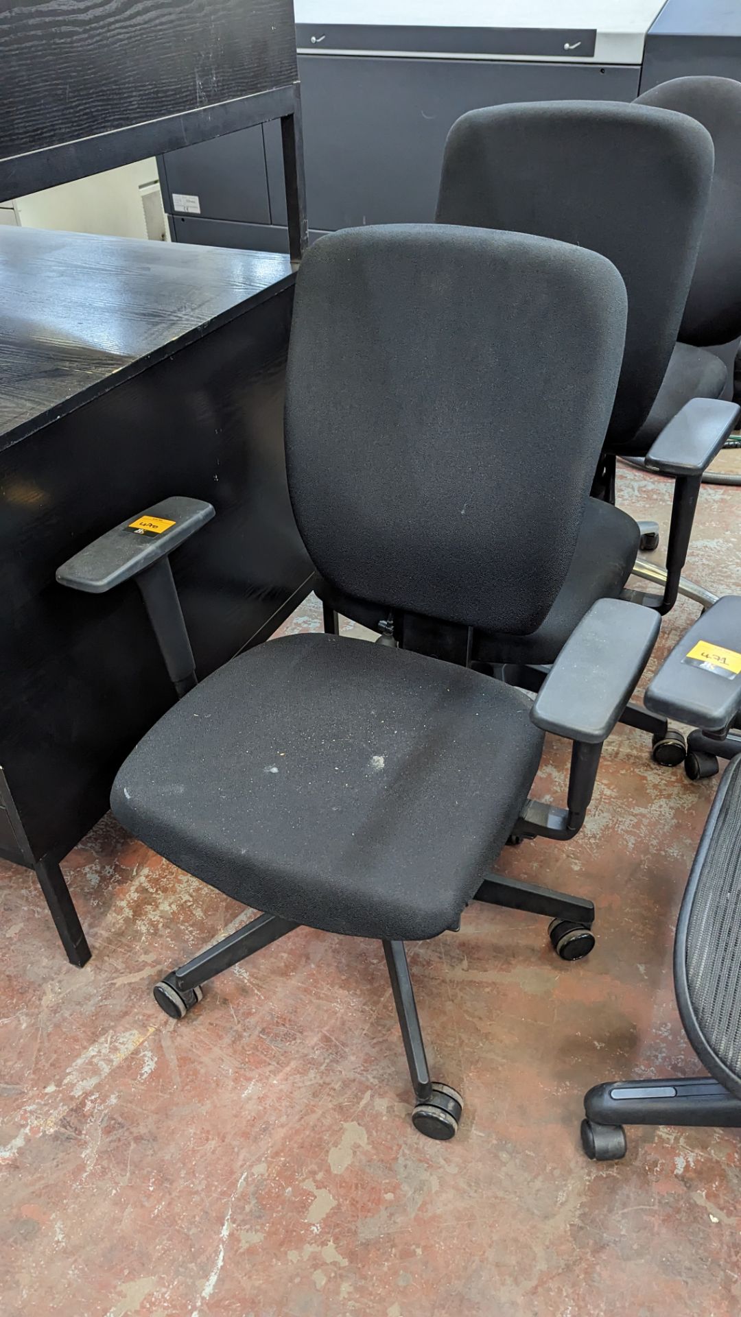 3 assorted black operators chairs with arms - Image 3 of 10