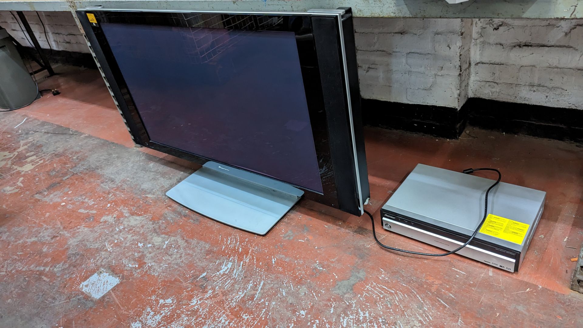 Pioneer 43" plasma TV model PDP-436PE on tabletop stand with separate set top box - Image 3 of 8