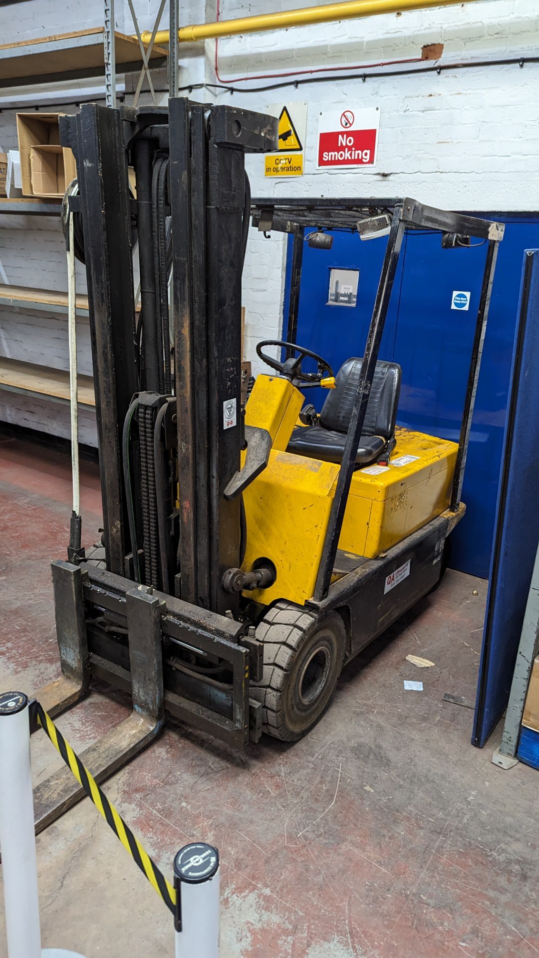 Clarke Engineering electric forklift truck, model EM20, including charger. The truck features side - Image 10 of 19