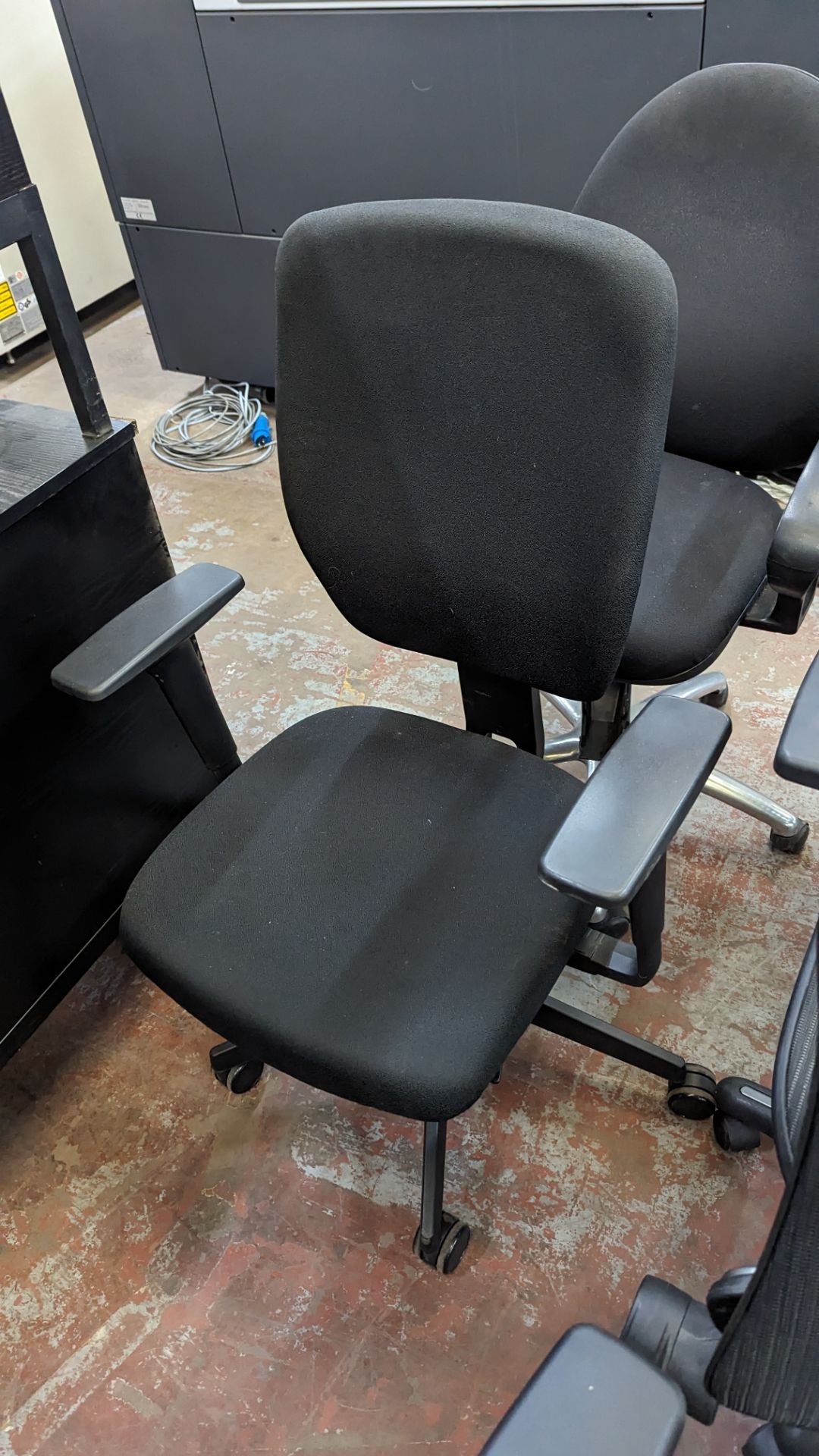 3 assorted black operators chairs with arms - Image 5 of 10