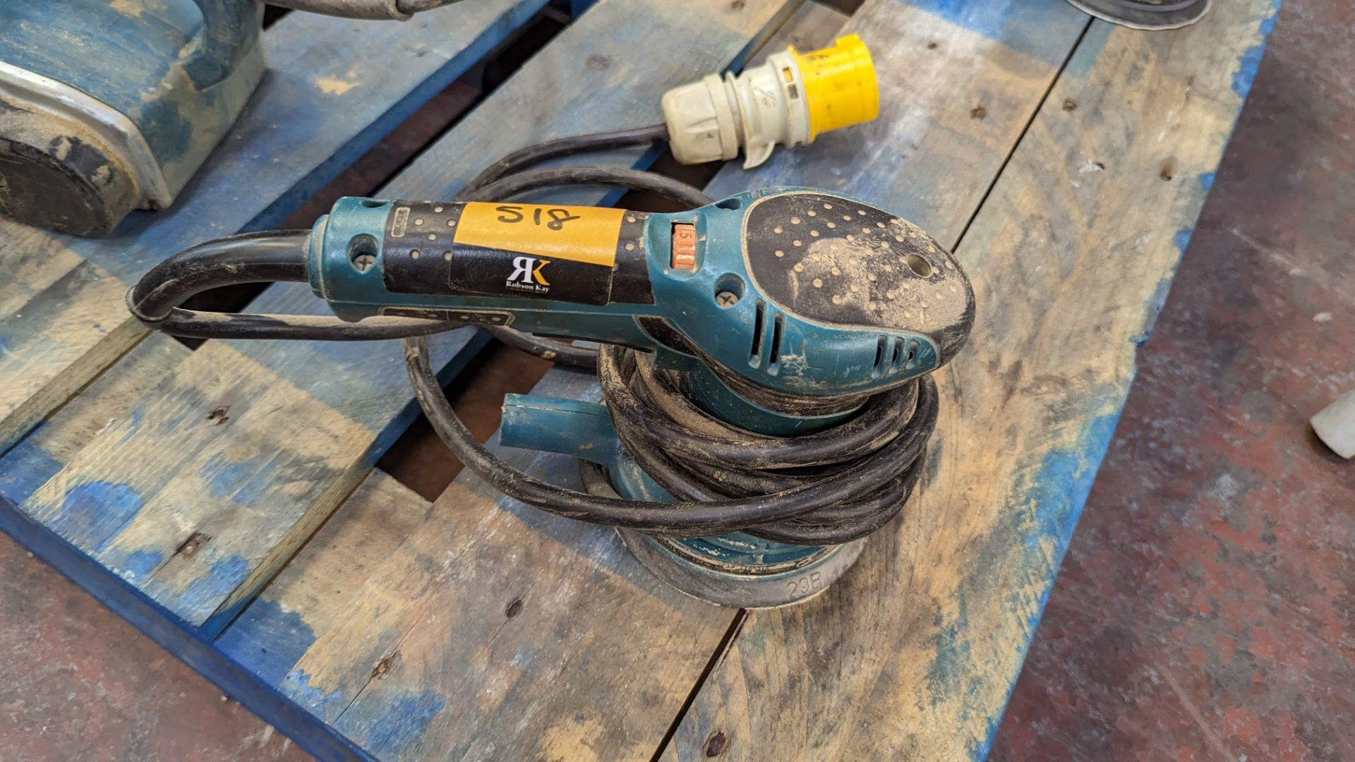 Makita 110V sander BO5041