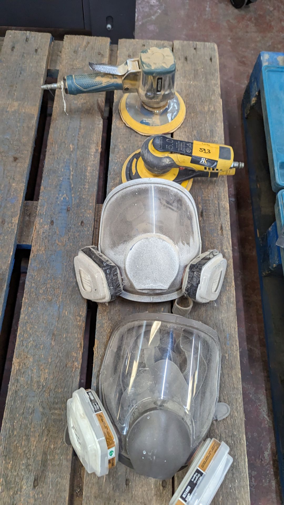 Mixed lot comprising pair of protective breathing masks & pair of air operated sanders - Image 2 of 7