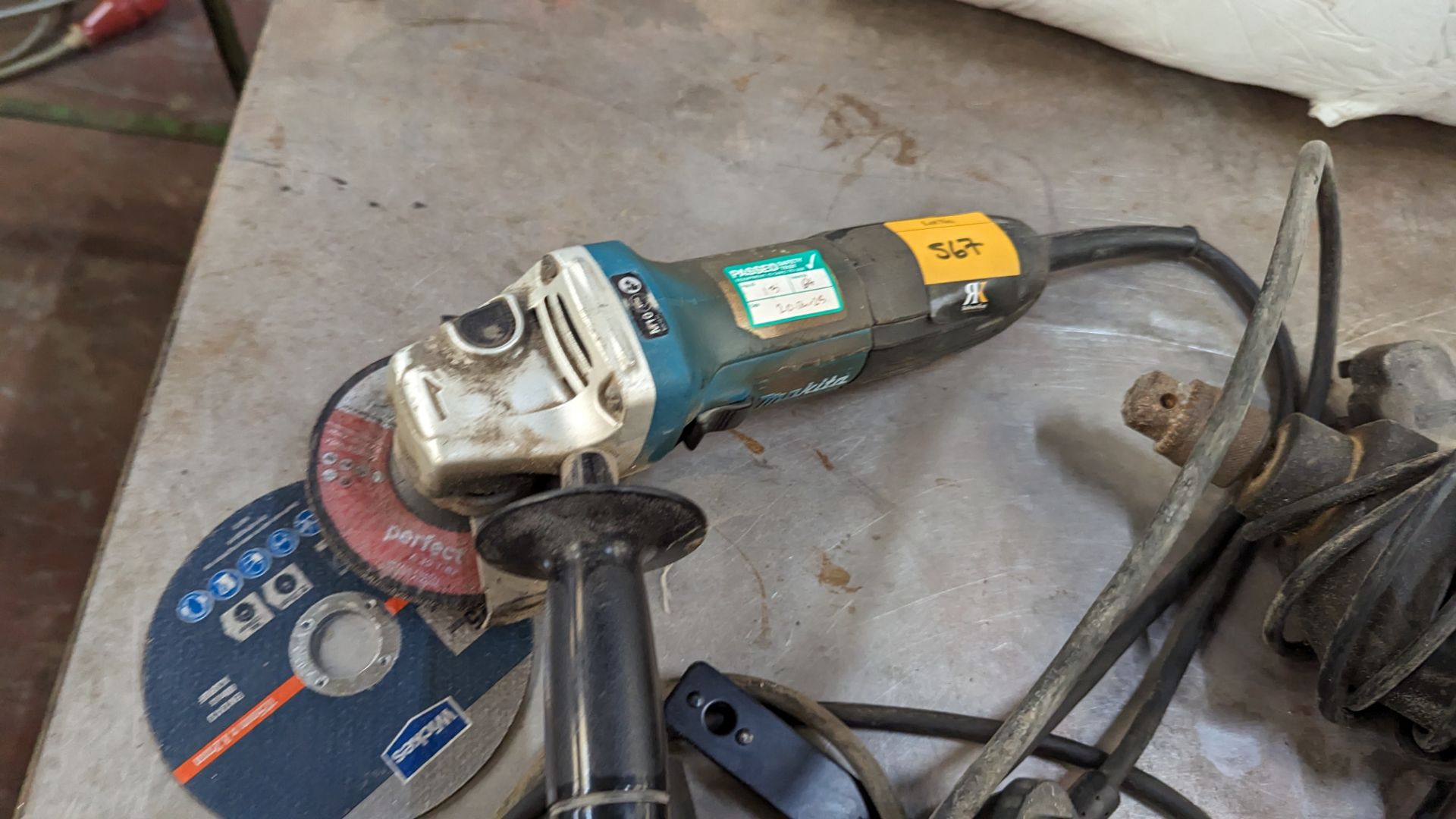 Makita angle grinder with spare disc plus Skil drill - Image 3 of 6