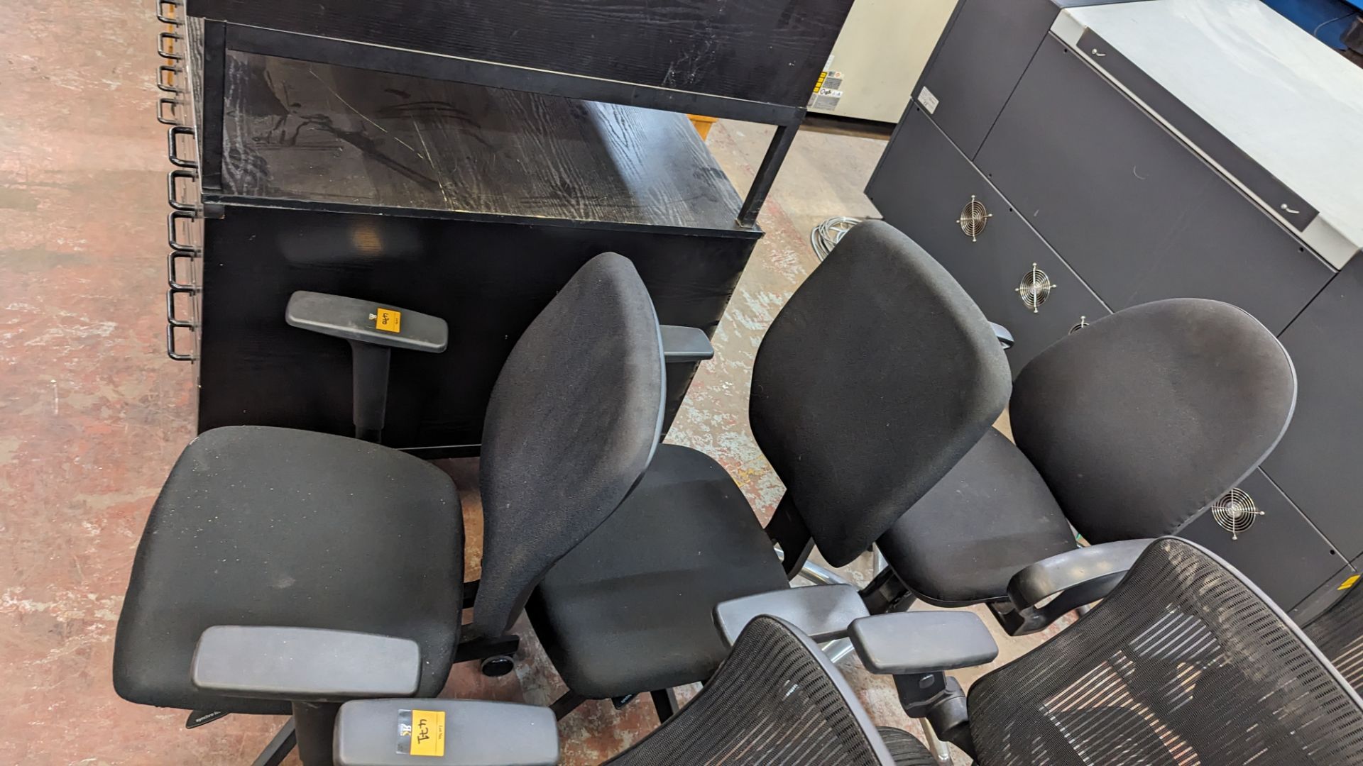 3 assorted black operators chairs with arms - Image 7 of 10