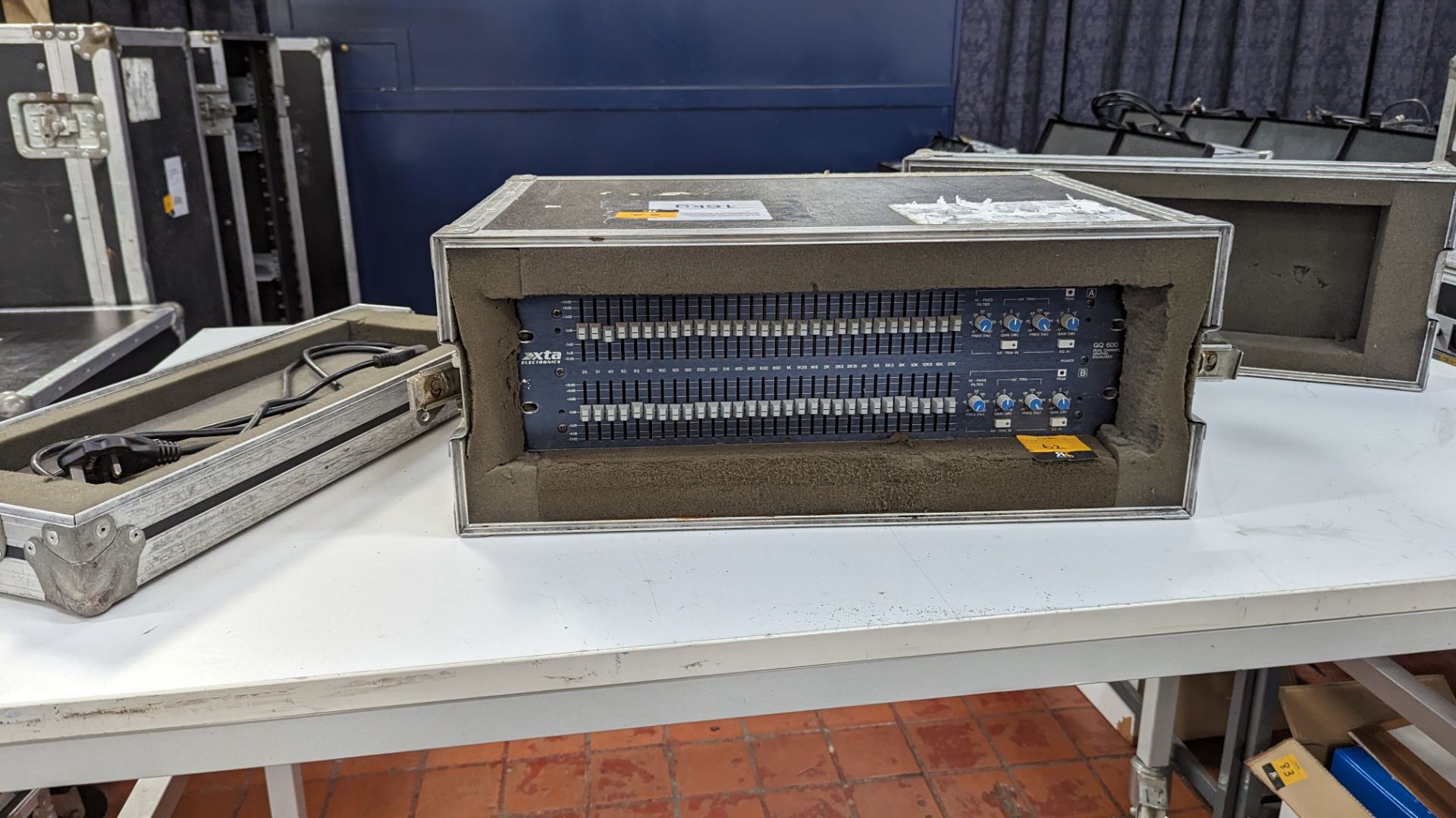 XTA Electronics model GQ600 twin channel graphic equaliser in foam lined flight case. Total lot wei - Image 2 of 8