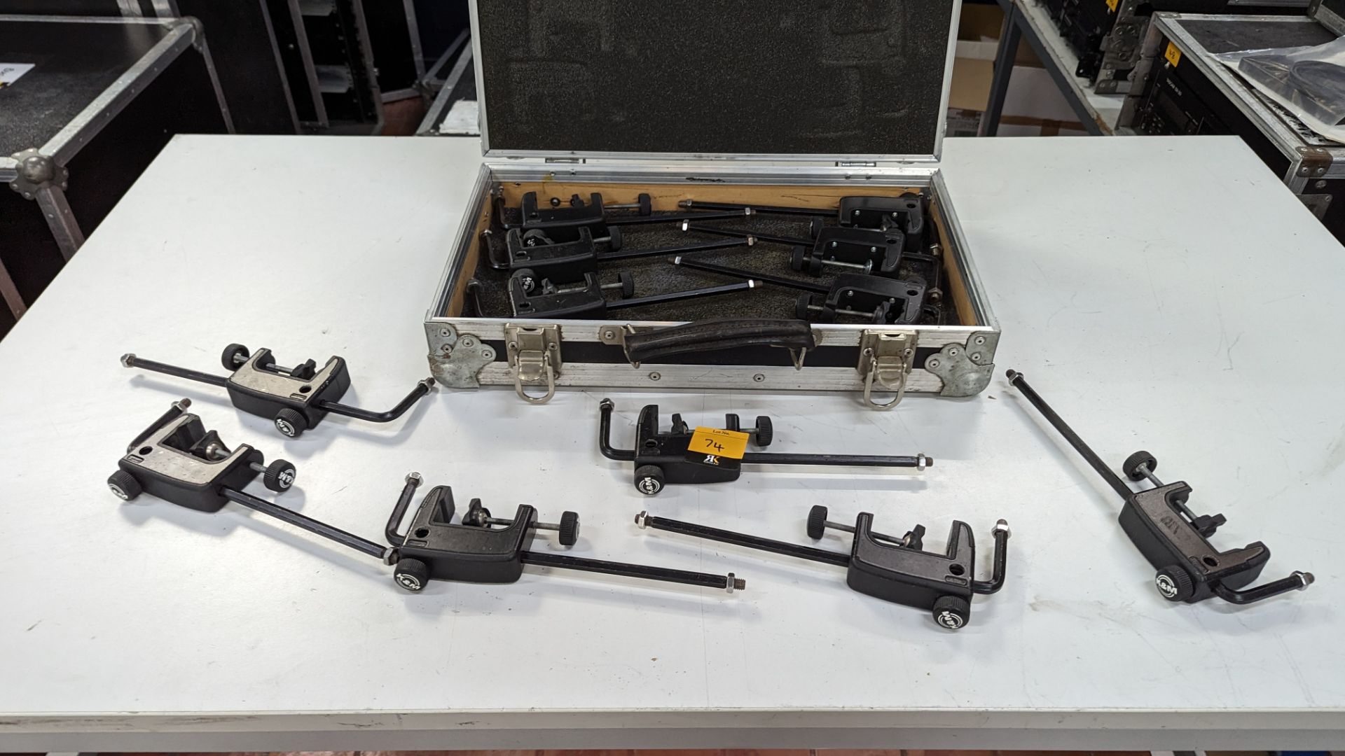 12 off K&M model 240/5 universal microphone holders. Including flight case. Total lot weight: 12kg