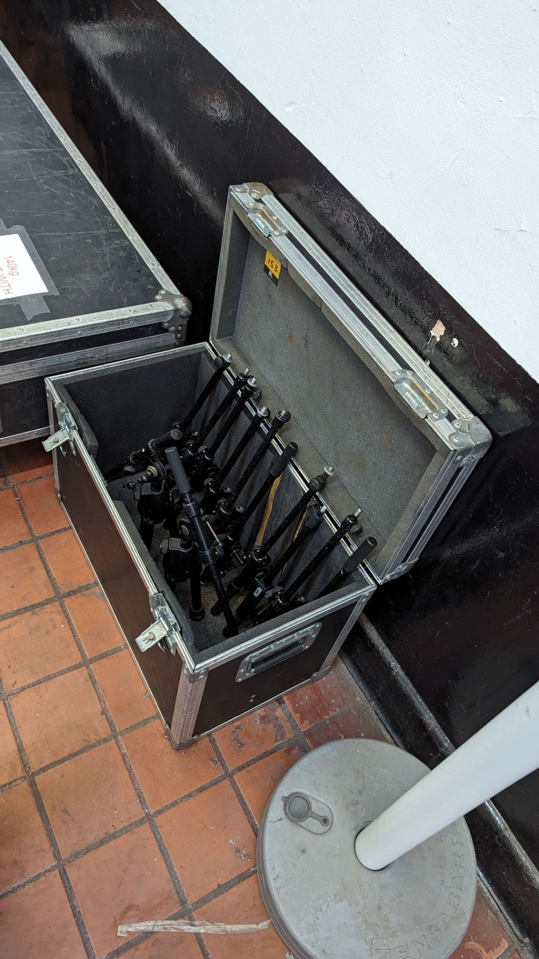 10 off K&M telescopic boom arms plus 2 off ST25 9/1 kick drum stands. Includes flight case. Total - Image 6 of 6