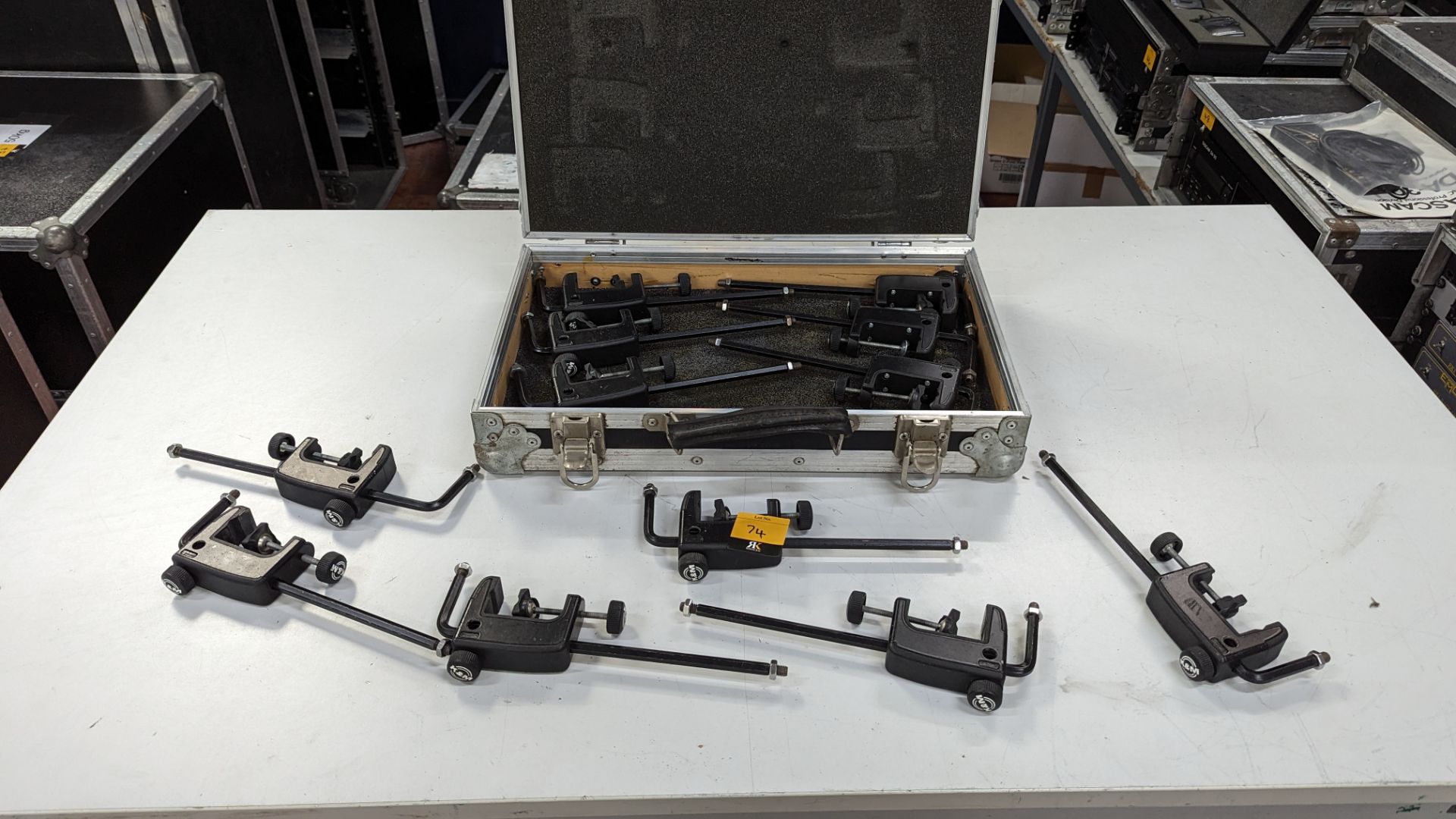 12 off K&M model 240/5 universal microphone holders. Including flight case. Total lot weight: 12kg - Image 2 of 10