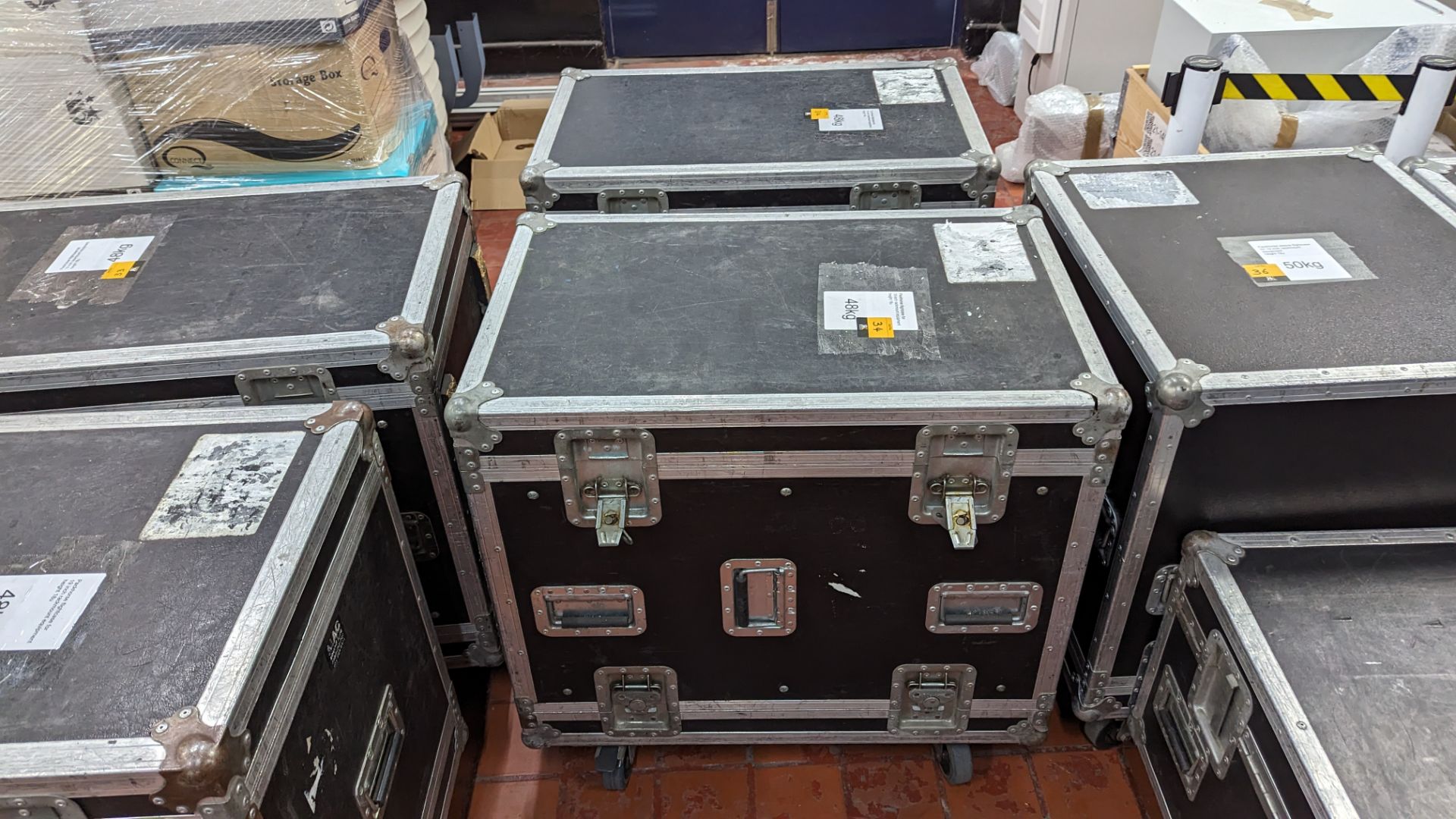 2 off Packhorse mobile flight cases for 19" rack mount equipment. Height per case 18u, weight per f - Image 2 of 8