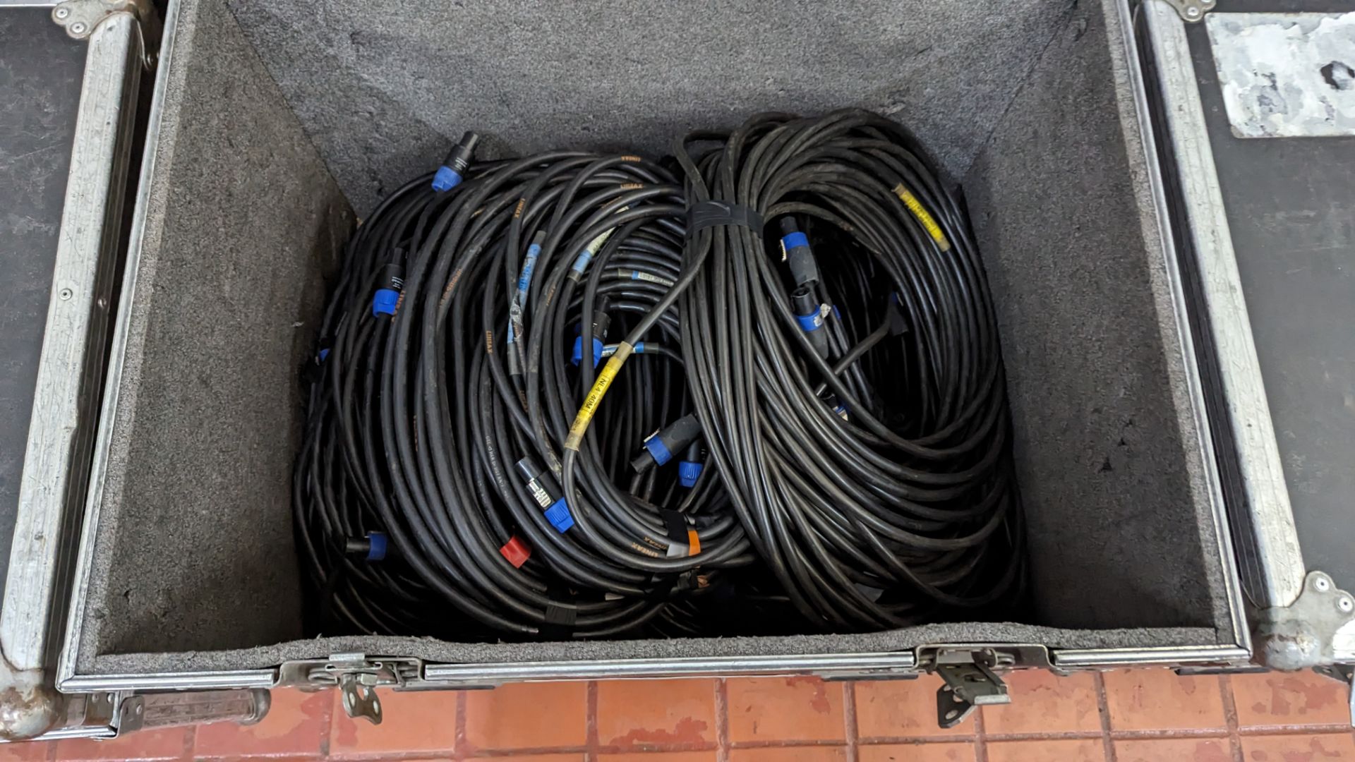 Quantity of TRS 1.5mm speaker cables fitted with Neutrik NL4 speakon connectors: 4 x 3m, 5 x 5m, 15 - Image 2 of 7