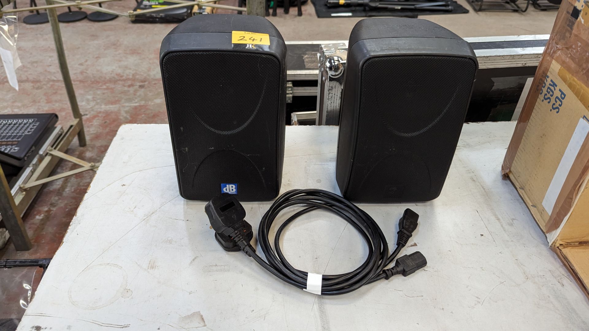 Pair of DB Technologies K70 powered monitor speakers, in cardboard box. Total lot weight: 9kg - Image 2 of 5