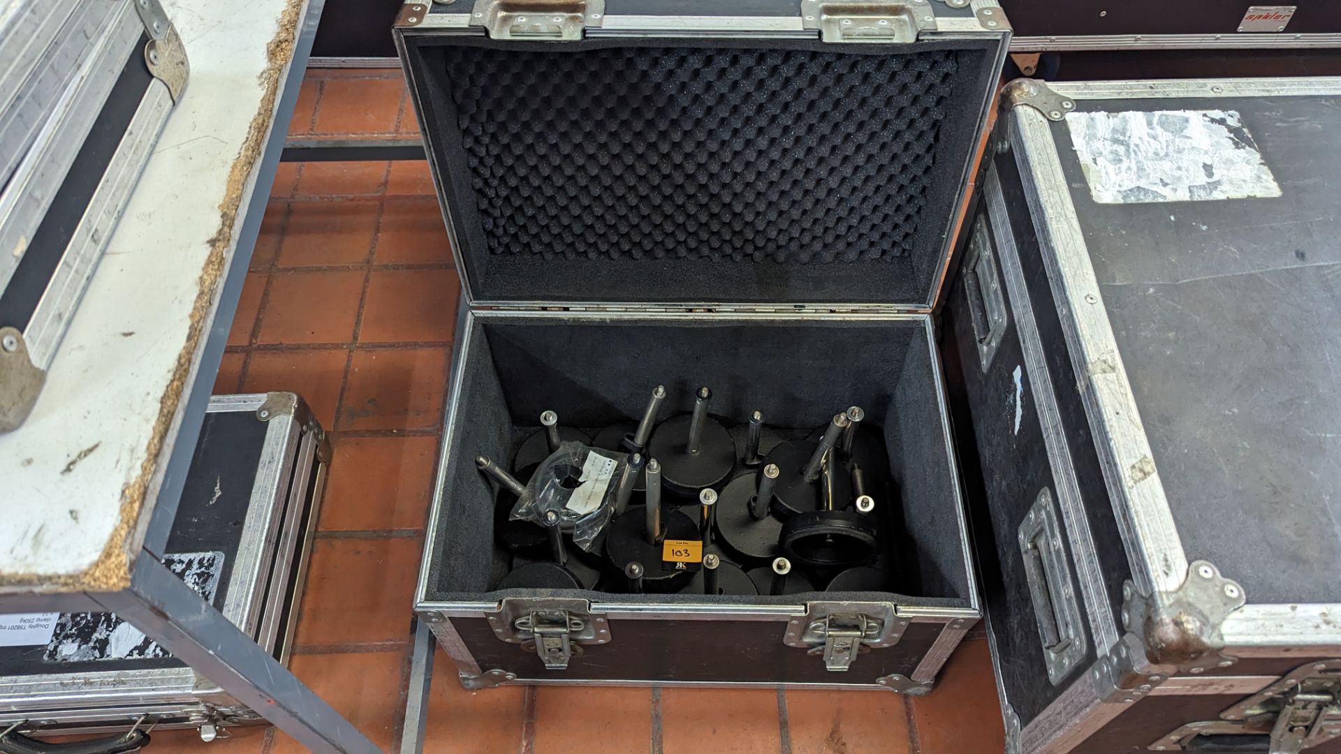 19 off K&M 232 table microphone stands, in flight case. Total lot weight: 34kg