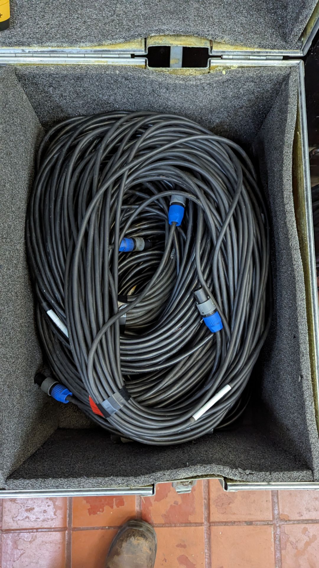 Quantity of TRS 1.5mm speaker cables fitted with Neutrik NL2 speakon connectors: 7 x 3m, 10 x 5m, 4 - Image 3 of 9