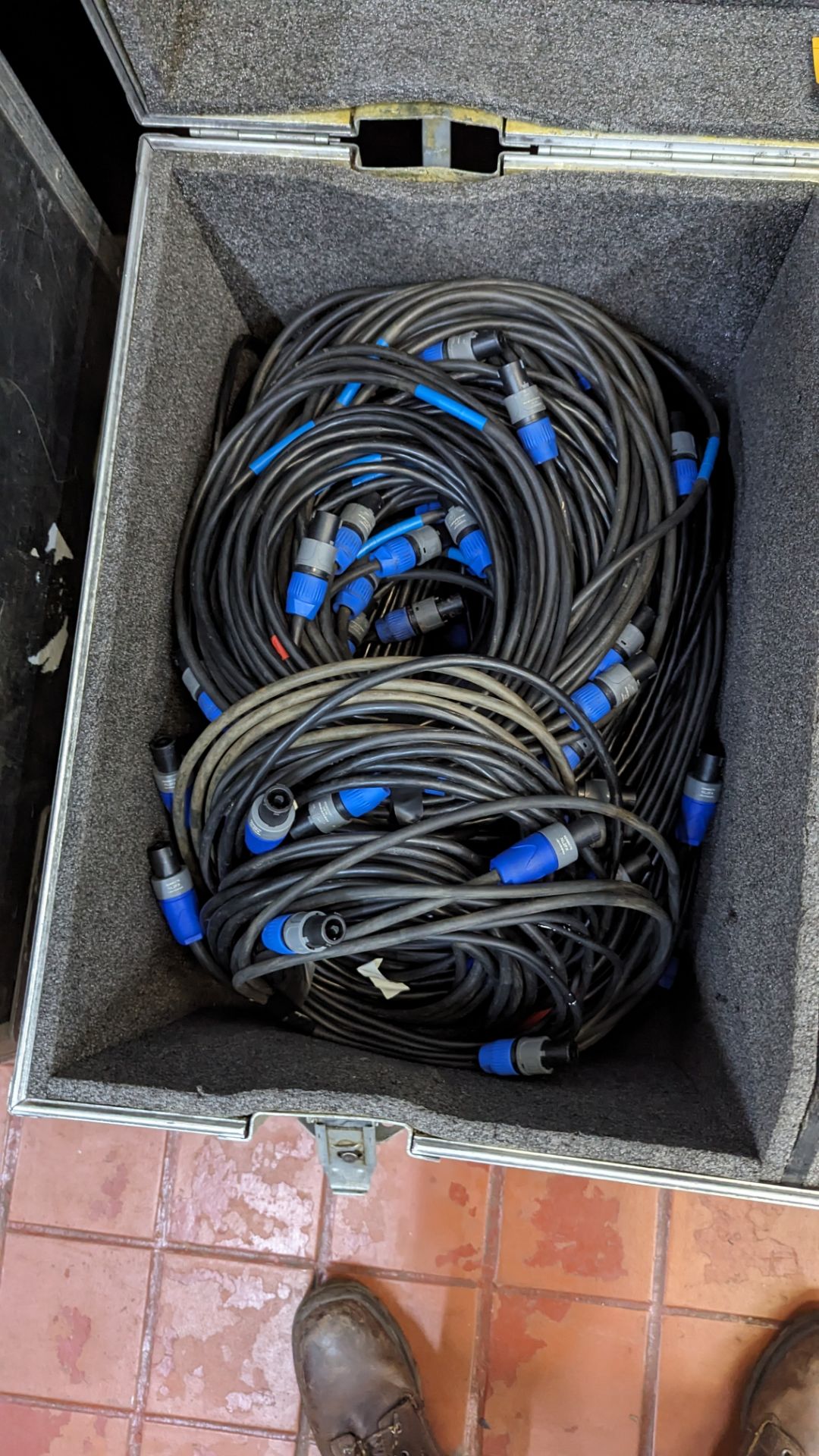 Quantity of TRS 1.5mm speaker cables fitted with Neutrik NL2 speakon connectors: 7 x 3m, 10 x 5m, 4 - Image 4 of 9