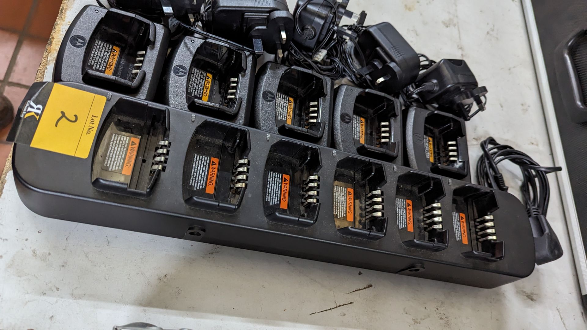 Motorola charging unit comprising 1 off 6-bay, model RPN4055A charger and 5 off individual model RLN - Image 8 of 8