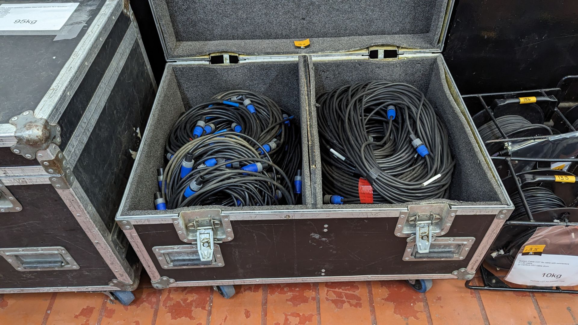 Quantity of TRS 1.5mm speaker cables fitted with Neutrik NL2 speakon connectors: 7 x 3m, 10 x 5m, 4