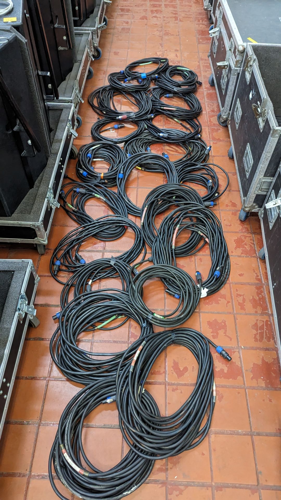 Quantity of TRS 1.5mm speaker cables fitted with Neutrik NL4 speakon connectors: 4 x 3m, 5 x 5m, 15 - Image 4 of 7