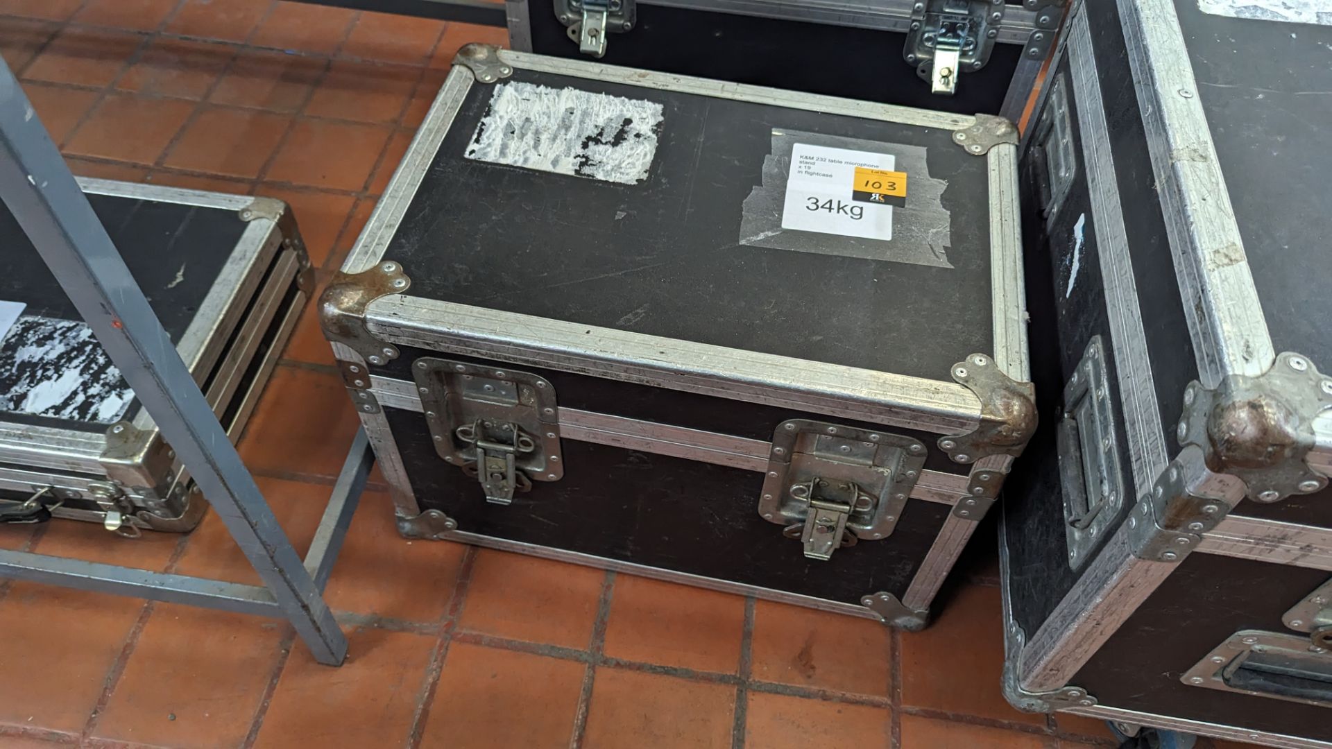 19 off K&M 232 table microphone stands, in flight case. Total lot weight: 34kg - Image 6 of 6
