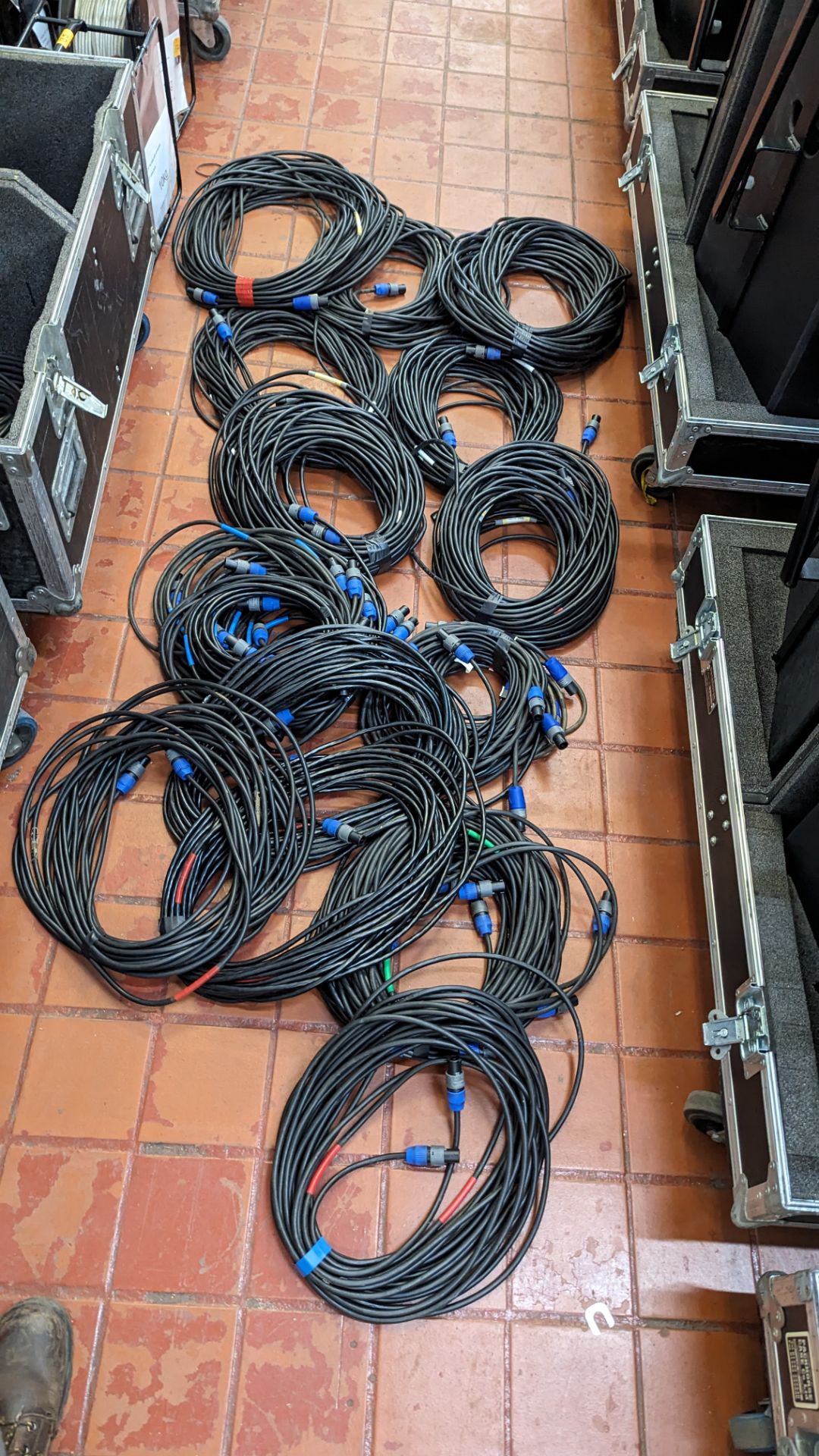 Quantity of TRS 1.5mm speaker cables fitted with Neutrik NL2 speakon connectors: 7 x 3m, 10 x 5m, 4 - Image 6 of 9