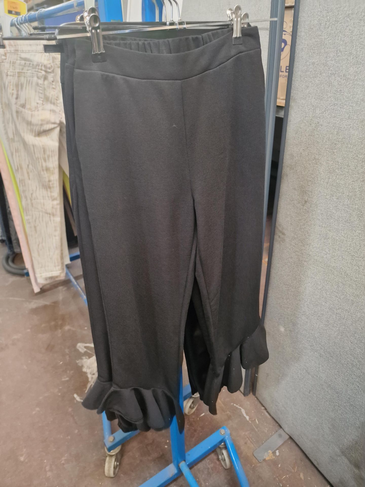 9 pairs of stretch trousers and similar - Image 6 of 10