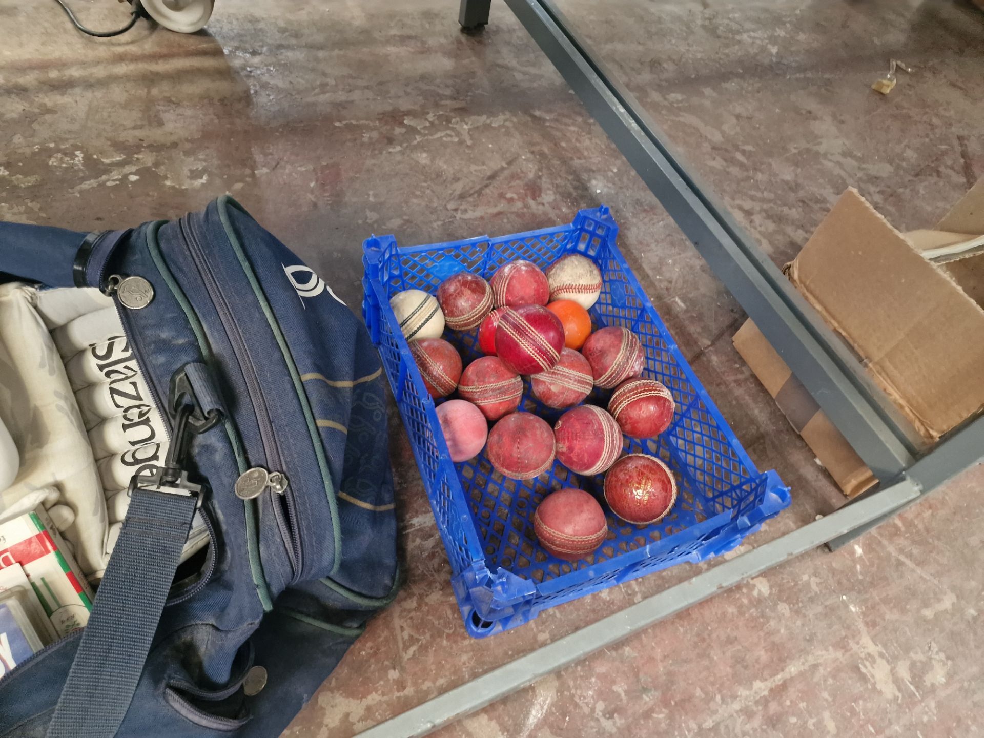 Quantity of cricket related items including protective clothing, carry bag, cricket balls and more - Image 4 of 5