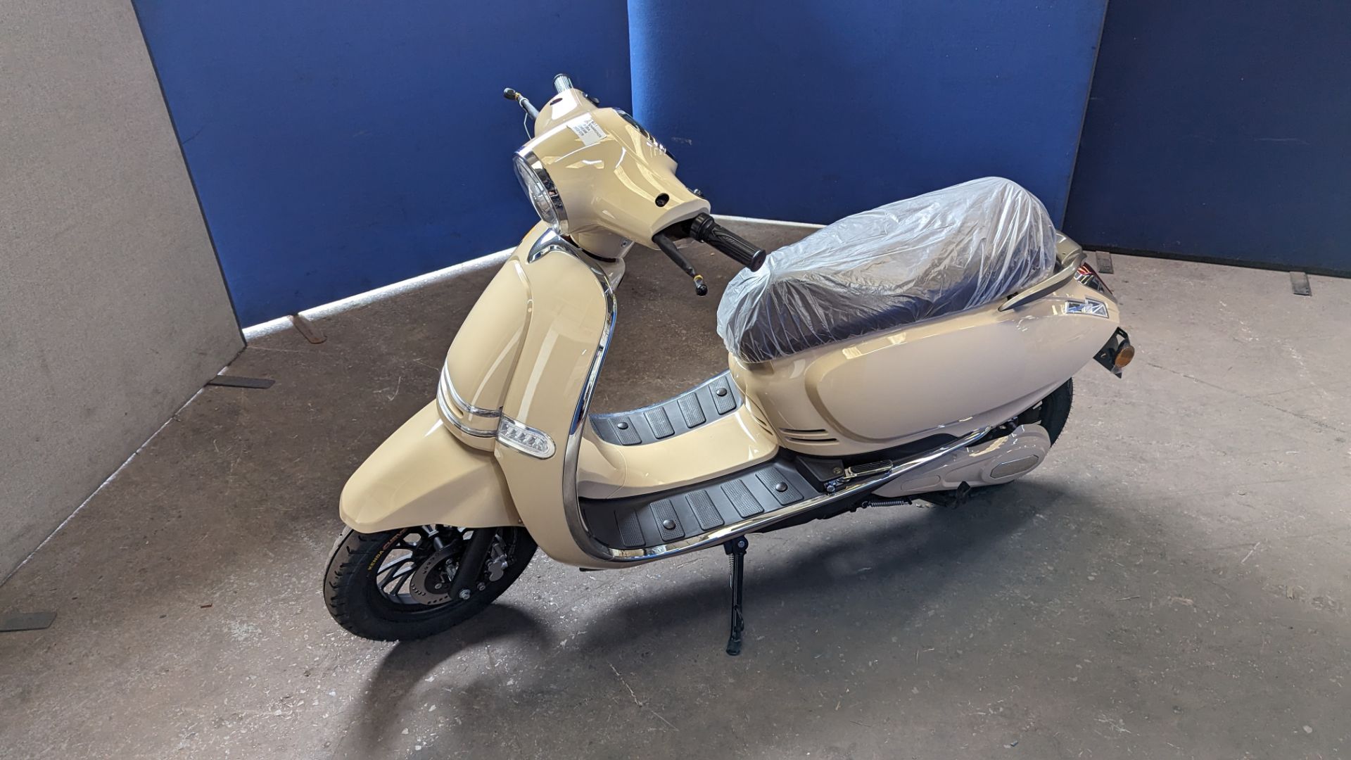 Model 30 Roma electric moped: 2000w brushless DC hub motor, CATL 48V 50Ah removable lithium battery - Image 24 of 24