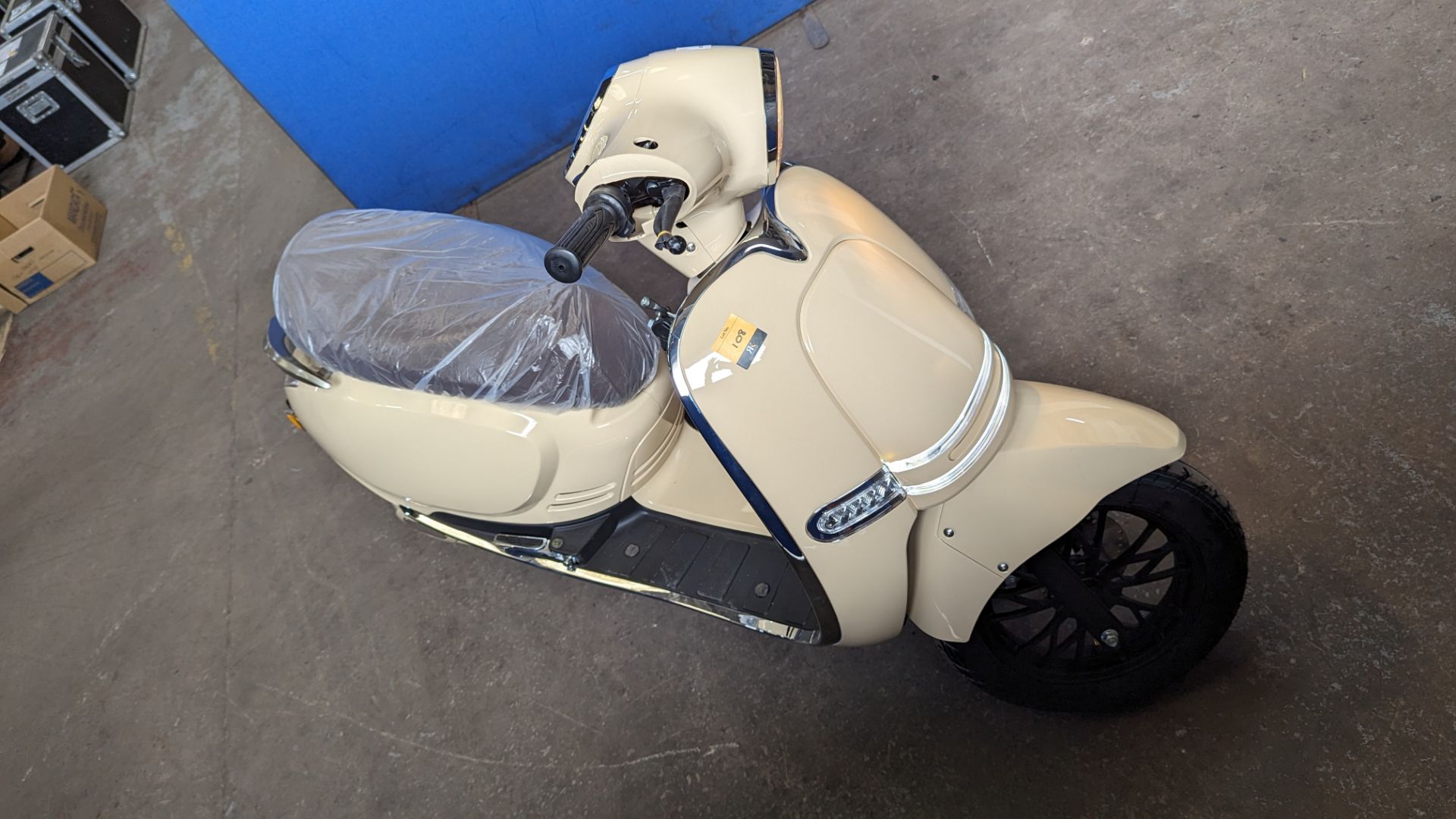 Model 30 Roma electric moped: 2000w brushless DC hub motor, CATL 48V 50Ah removable lithium battery - Image 4 of 24