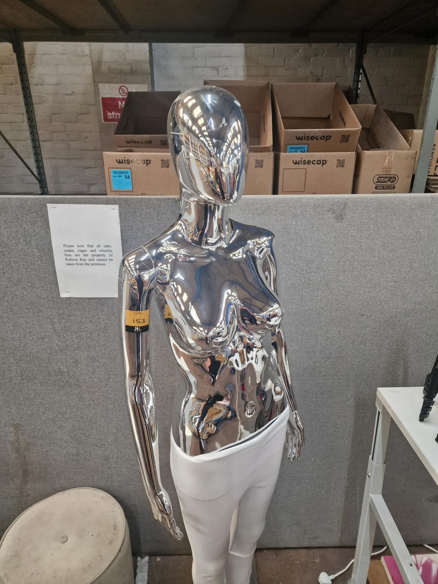 Silver mannequin on glass base includes white leggings, as pictured - Image 4 of 4