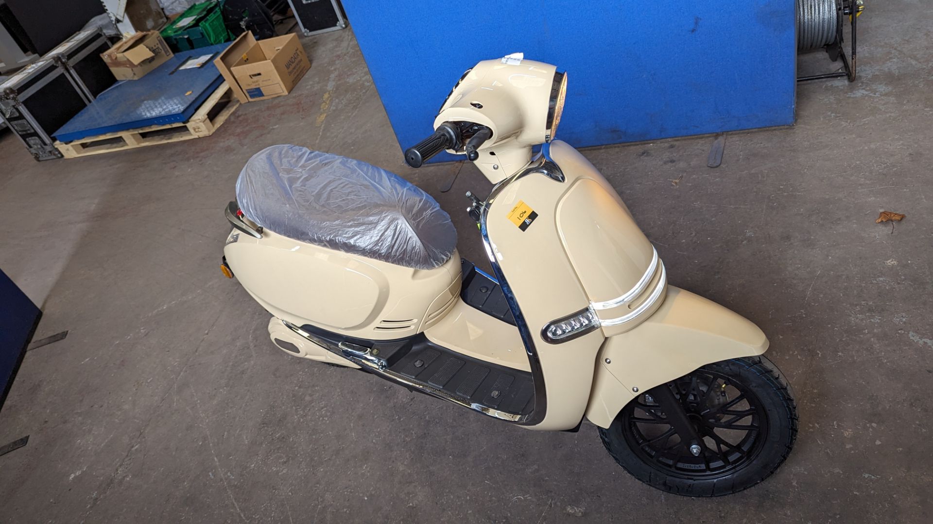 Model 30 Roma electric moped: 2000w brushless DC hub motor, CATL 48V 50Ah removable lithium battery - Image 4 of 22