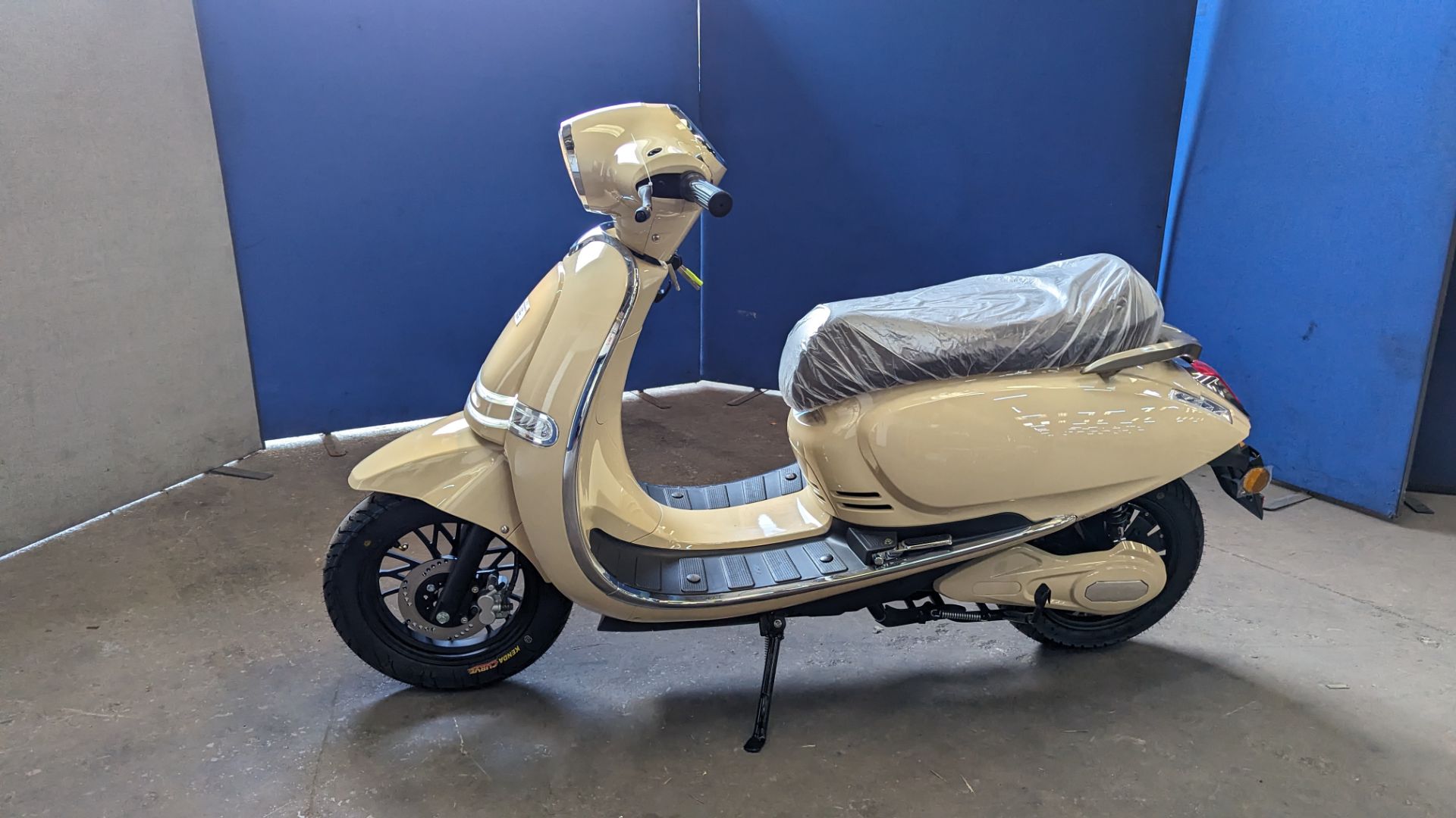 Model 30 Roma electric moped: 2000w brushless DC hub motor, CATL 48V 50Ah removable lithium battery - Image 2 of 22