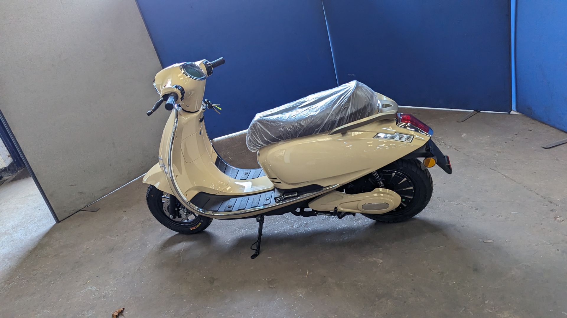 Model 30 Roma electric moped: 2000w brushless DC hub motor, CATL 48V 50Ah removable lithium battery - Image 22 of 22