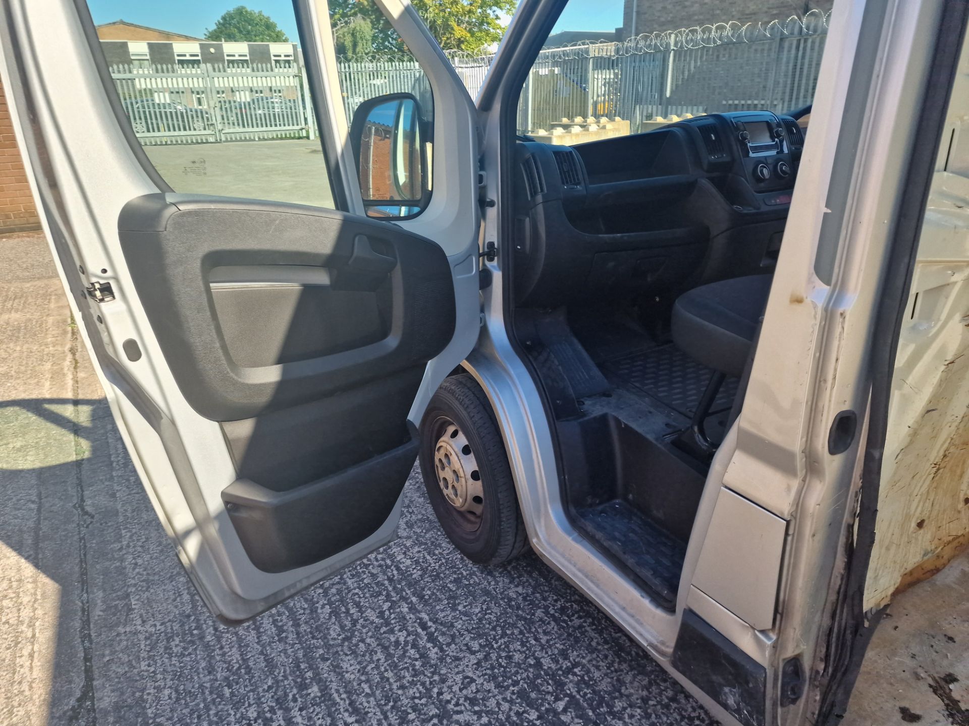 2020 Citroen Relay 35 L3H2 140ps Enterprise 2.2 Blue HDI 335 panel van - Image 43 of 73