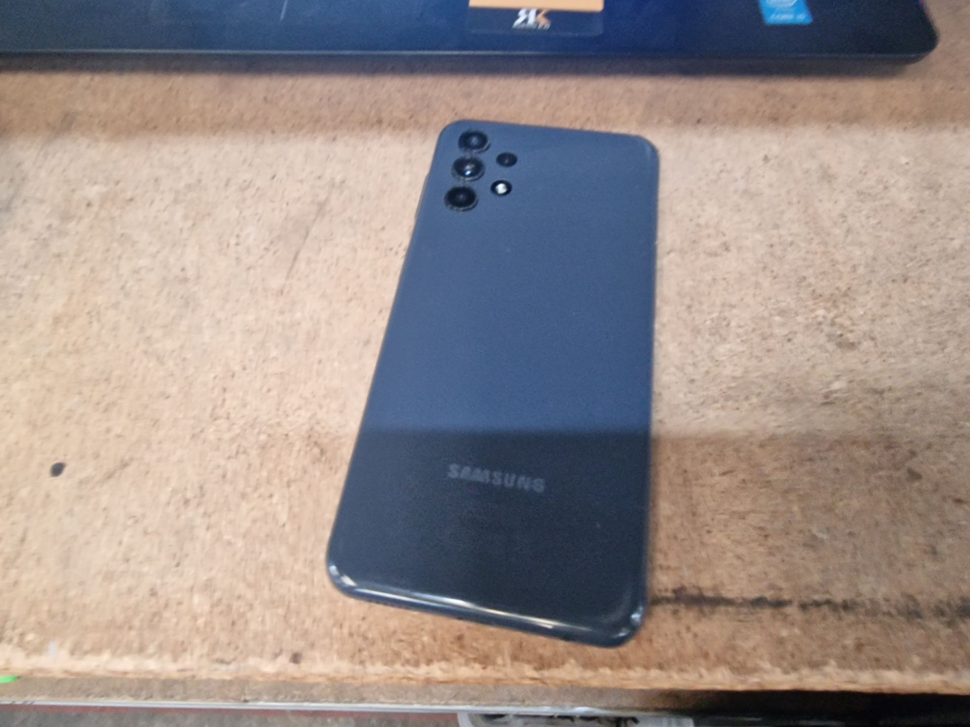 Galaxy smartphone - no ancillaries - Image 3 of 7