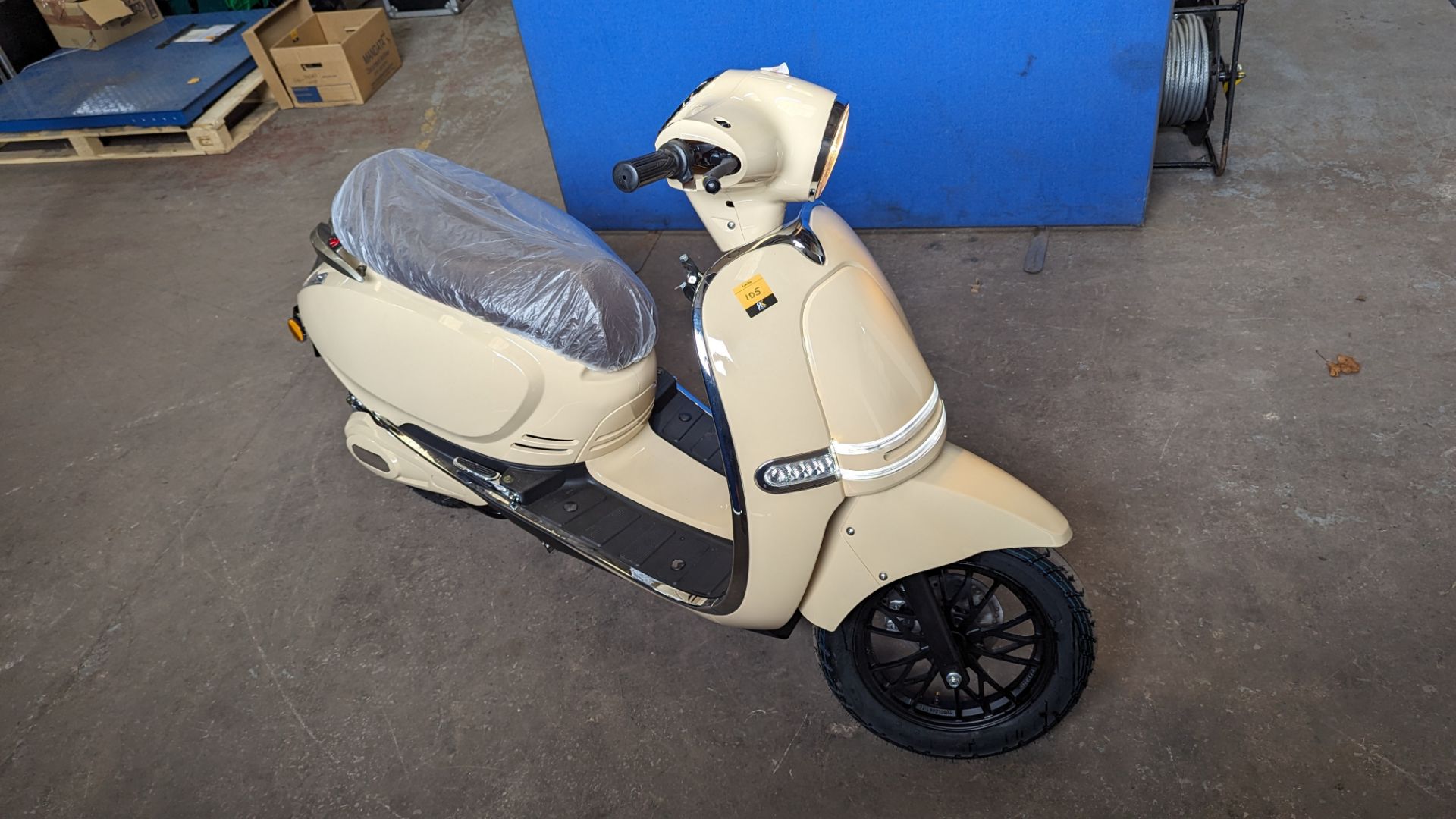 Model 30 Roma electric moped: 2000w brushless DC hub motor, CATL 48V 50Ah removable lithium battery - Image 5 of 22