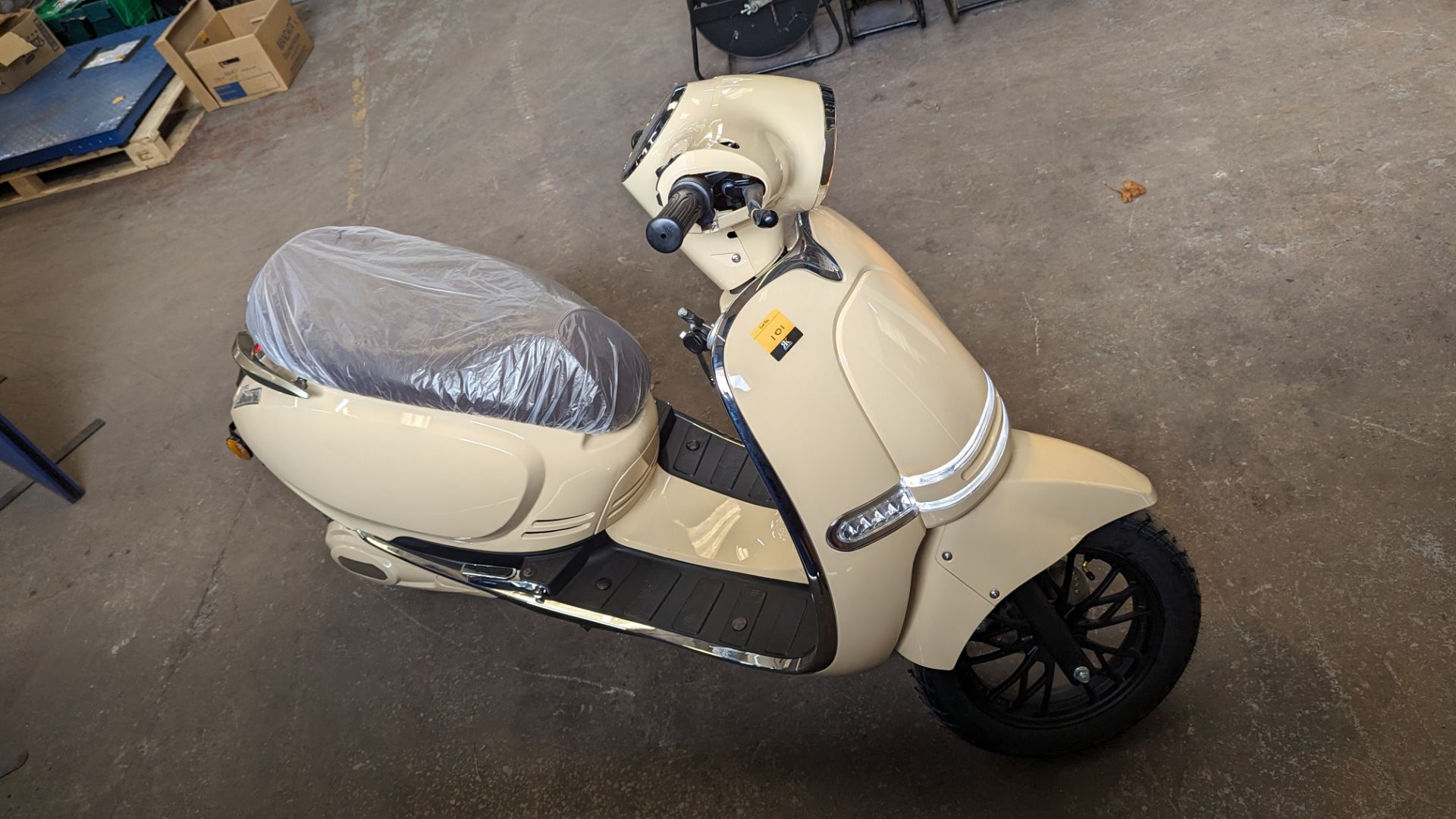 Model 30 Roma electric moped: 2000w brushless DC hub motor, CATL 48V 50Ah removable lithium battery - Image 3 of 21