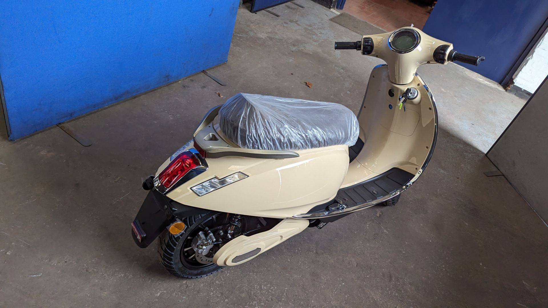 Model 30 Roma electric moped: 2000w brushless DC hub motor, CATL 48V 50Ah removable lithium battery - Image 22 of 22