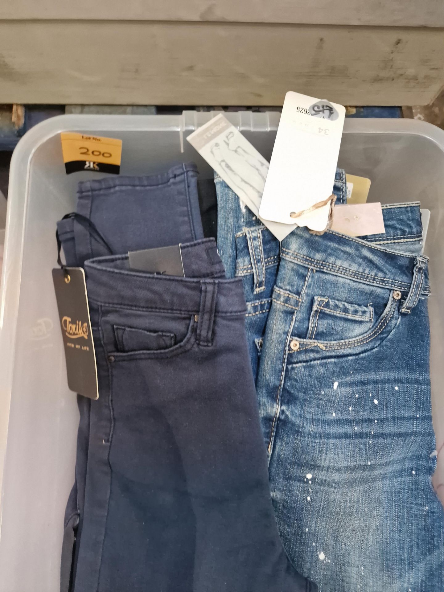 16 pairs of assorted jeans - Image 2 of 3