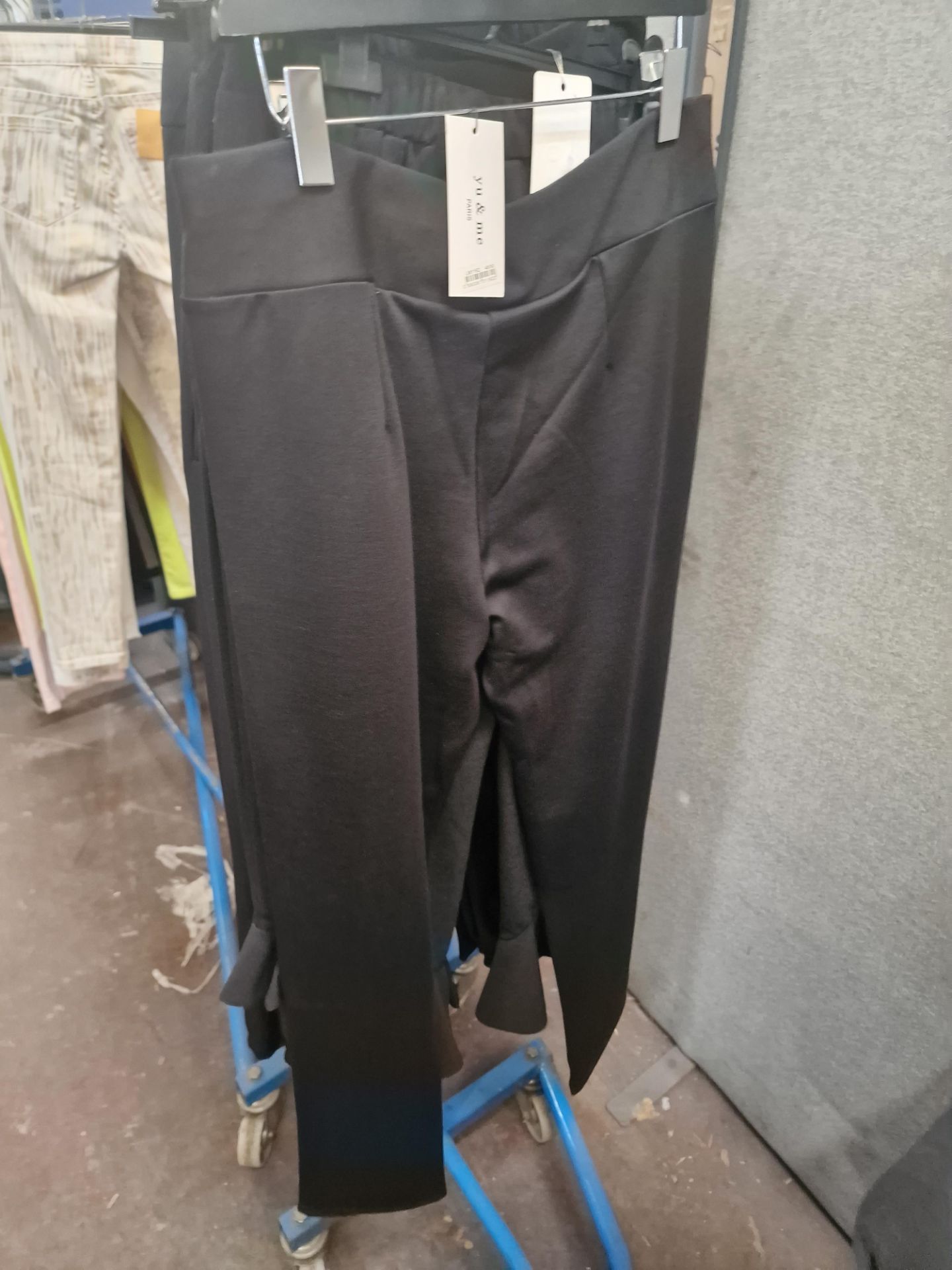 9 pairs of stretch trousers and similar - Image 4 of 10