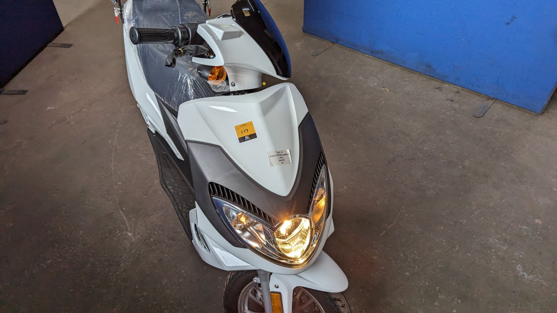 Model 30 Cargo electric delivery scooter: 3000w curved magnet brushless hub motor, CATL 72V 52Ah re - Image 6 of 28