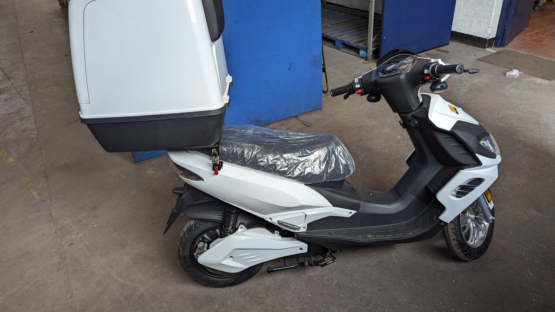 Model 30 Cargo electric delivery scooter: 3000w curved magnet brushless hub motor, CATL 72V 52Ah re - Image 27 of 27