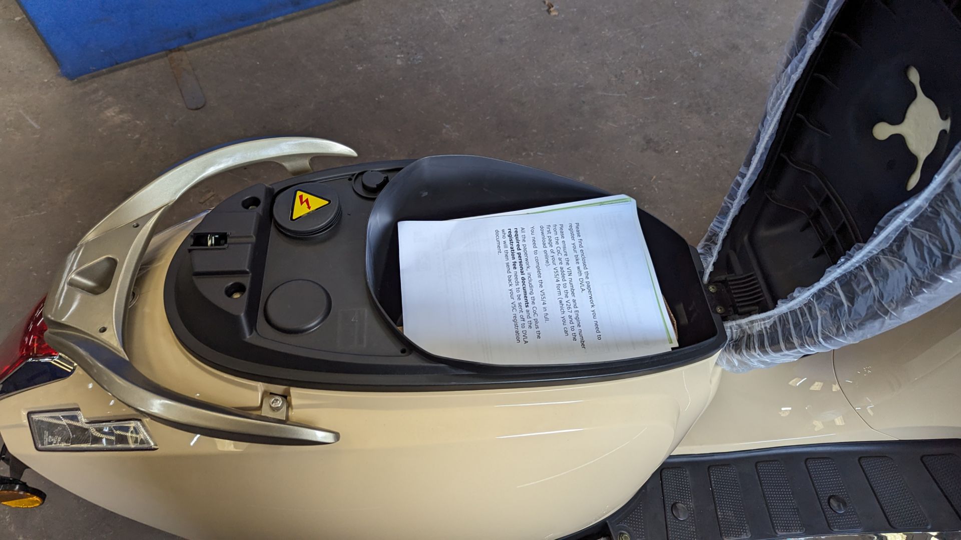 Model 30 Roma electric moped: 2000w brushless DC hub motor, CATL 48V 50Ah removable lithium battery - Image 15 of 22