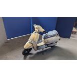 Model 30 Roma electric moped: 2000w brushless DC hub motor, CATL 48V 50Ah removable lithium battery