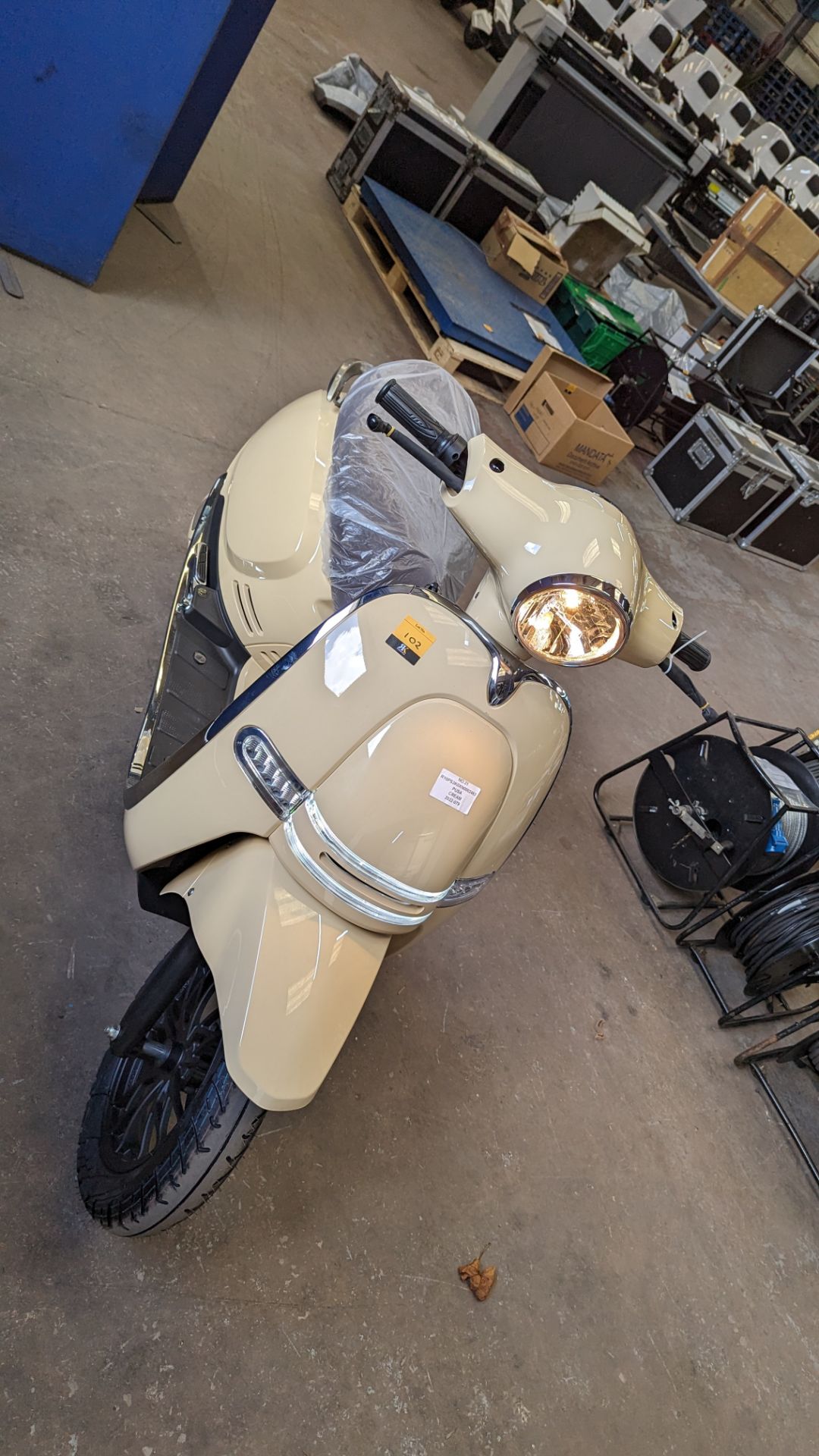 Model 30 Roma electric moped: 2000w brushless DC hub motor, CATL 48V 50Ah removable lithium battery - Image 5 of 22