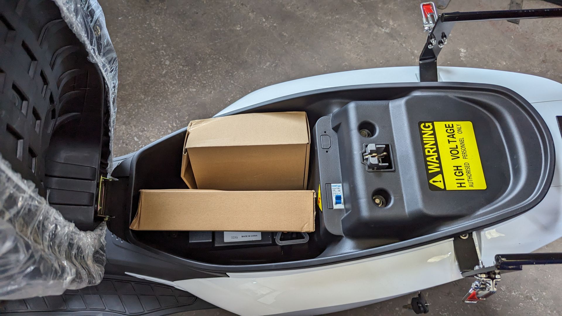 Model 30 Cargo electric delivery scooter: 3000w curved magnet brushless hub motor, CATL 72V 52Ah re - Image 21 of 28