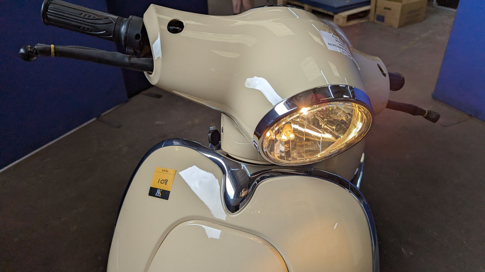 Model 30 Roma electric moped: 2000w brushless DC hub motor, CATL 48V 50Ah removable lithium battery - Image 7 of 24