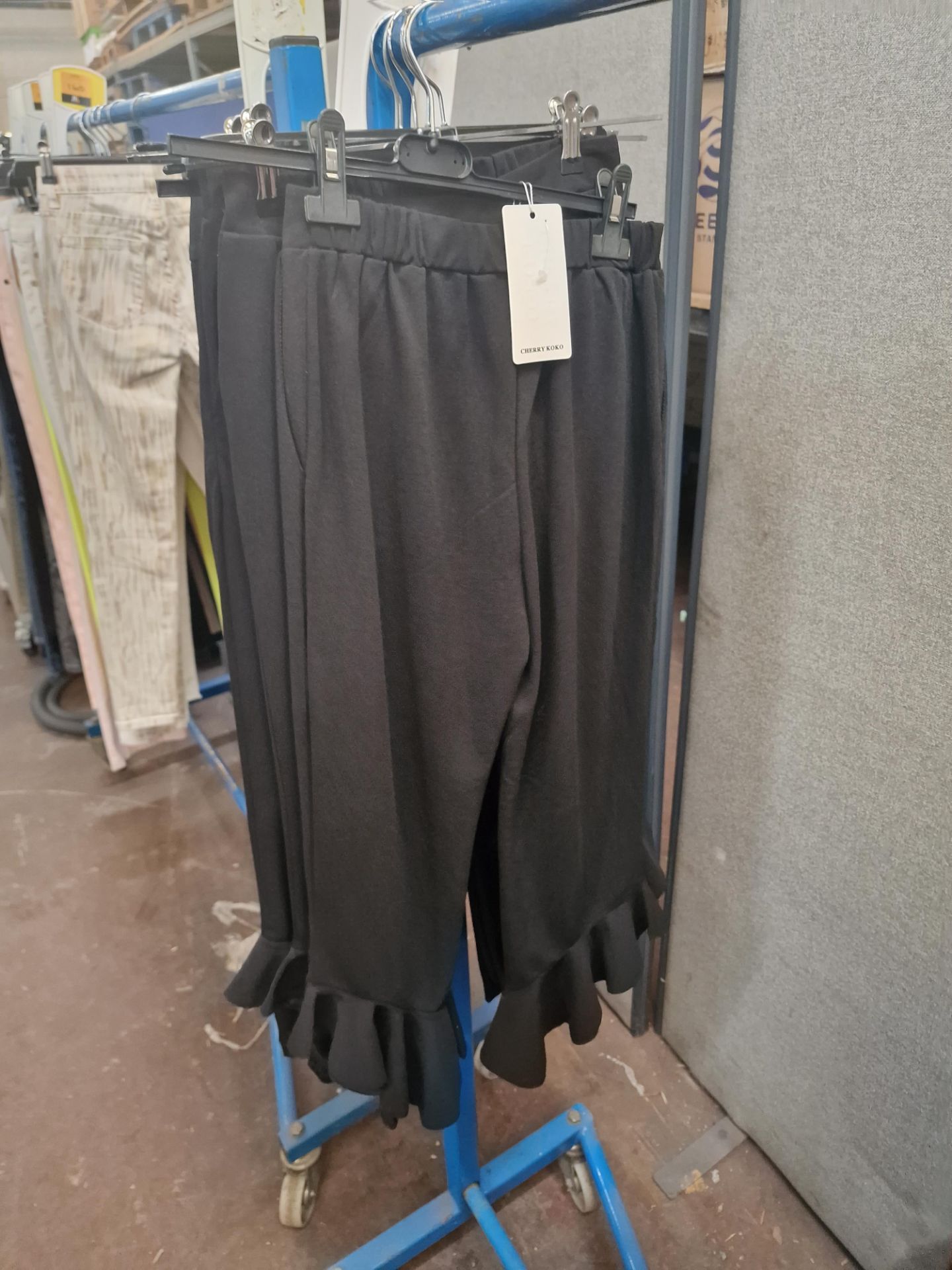 9 pairs of stretch trousers and similar - Image 5 of 10