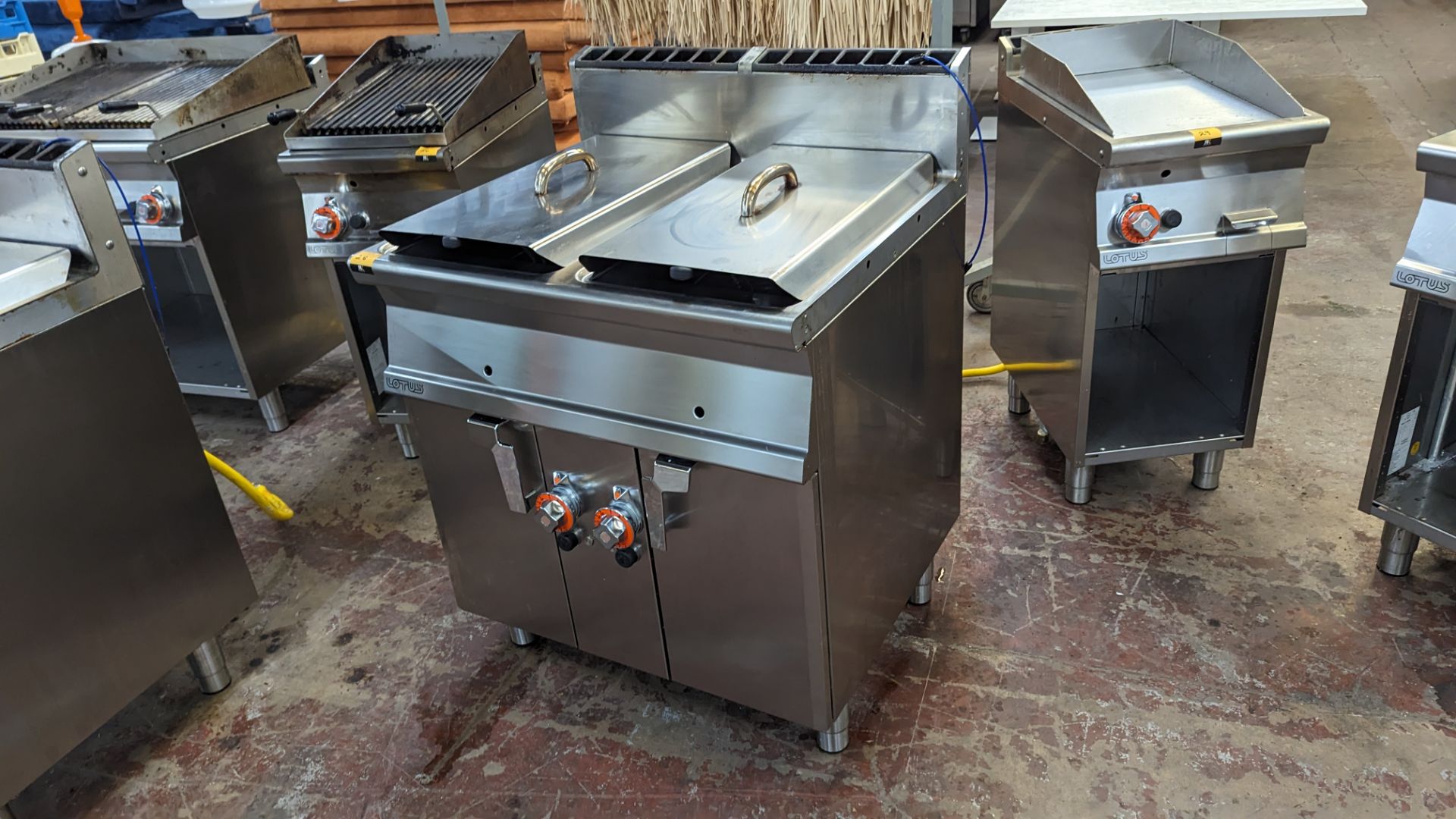 Lotus F2/18-78g double tank 18 litres double basket fryer, 800mm wide x 700mm deep. Please note lot - Image 3 of 19