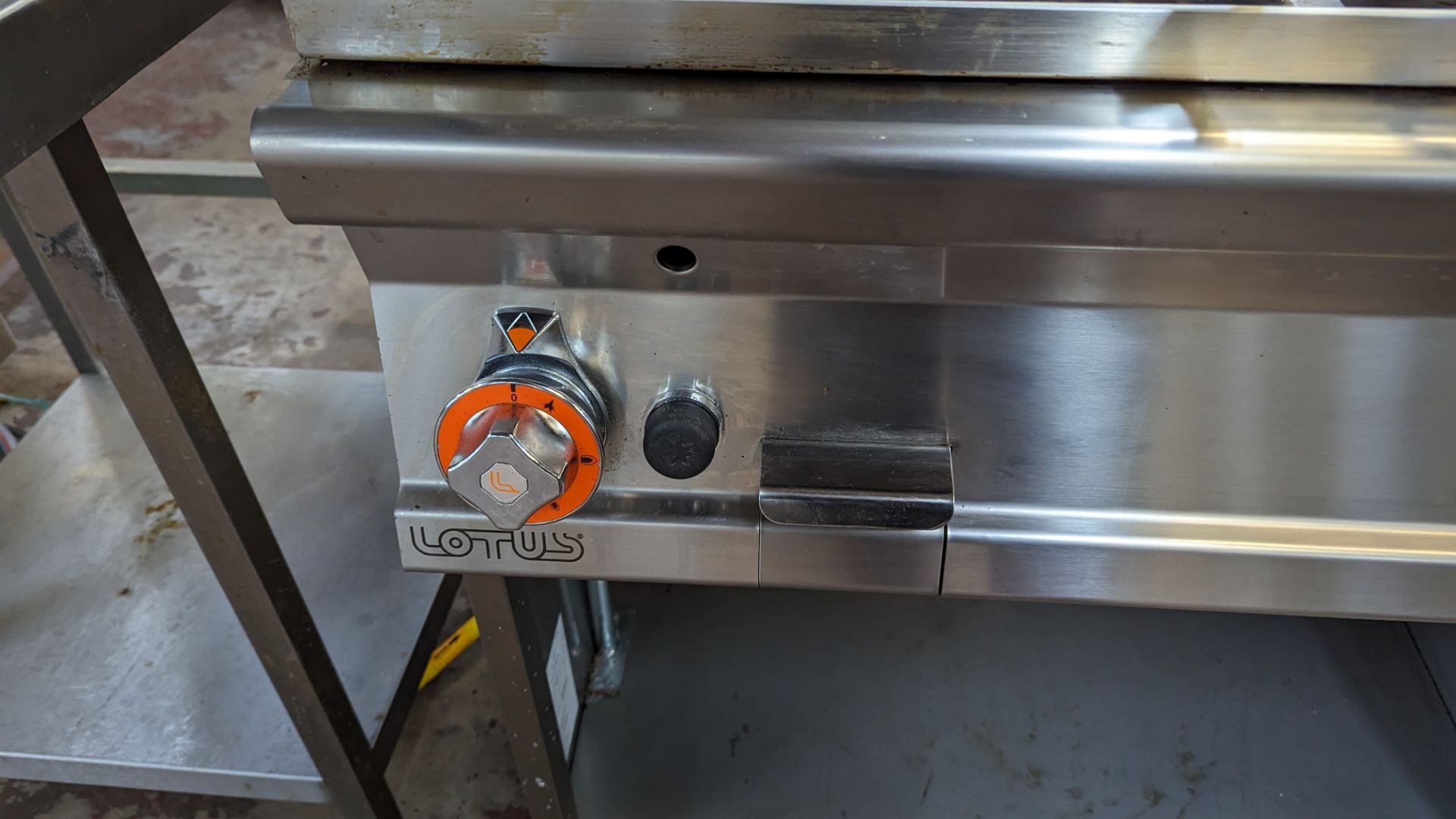 Lotus CW-78g stainless steel twin width chargrill unit on open cabinet, measuring 800mm wide x 700mm - Image 8 of 17